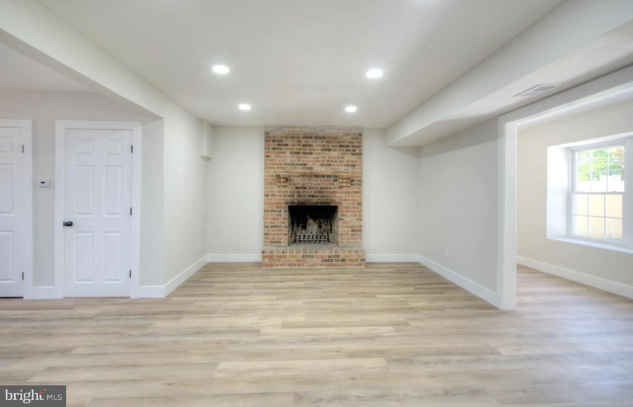 Clementon, New Jersey 08021, United States, 3 Bedrooms Bedrooms, ,2 BathroomsBathrooms,Residential,Pending,122945