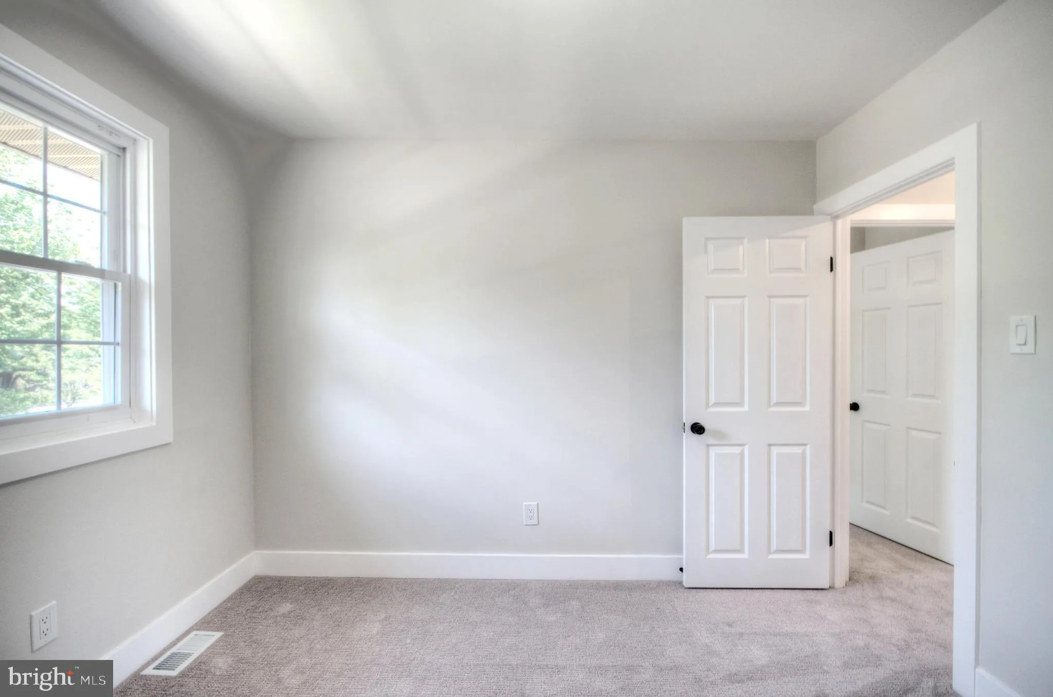 Clementon, New Jersey 08021, United States, 3 Bedrooms Bedrooms, ,2 BathroomsBathrooms,Residential,Pending,122945