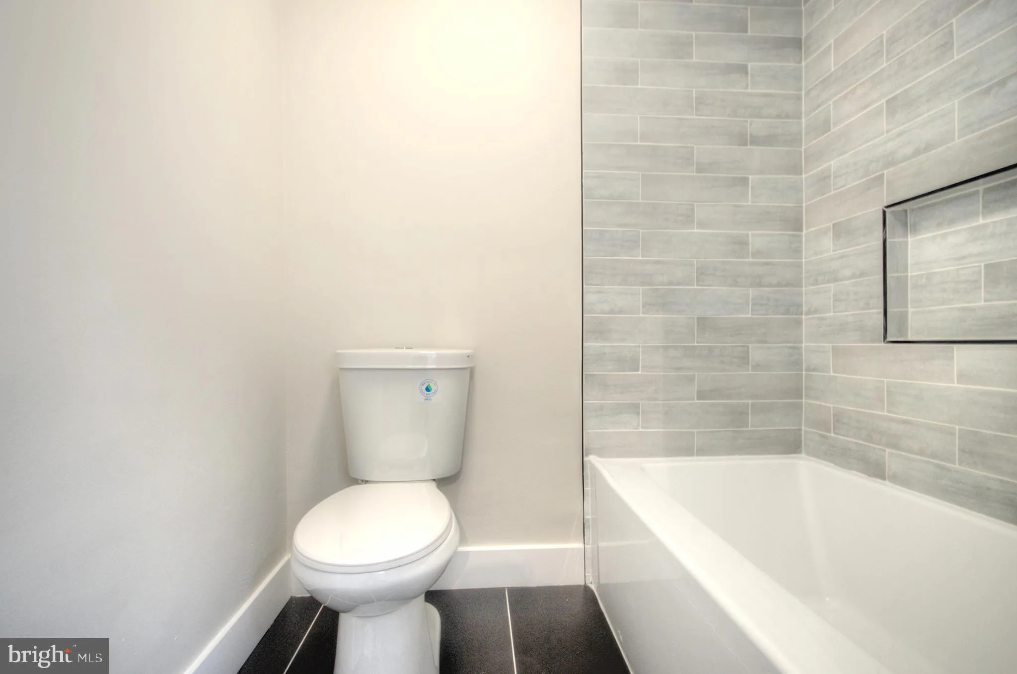 Clementon, New Jersey 08021, United States, 3 Bedrooms Bedrooms, ,2 BathroomsBathrooms,Residential,Pending,122945