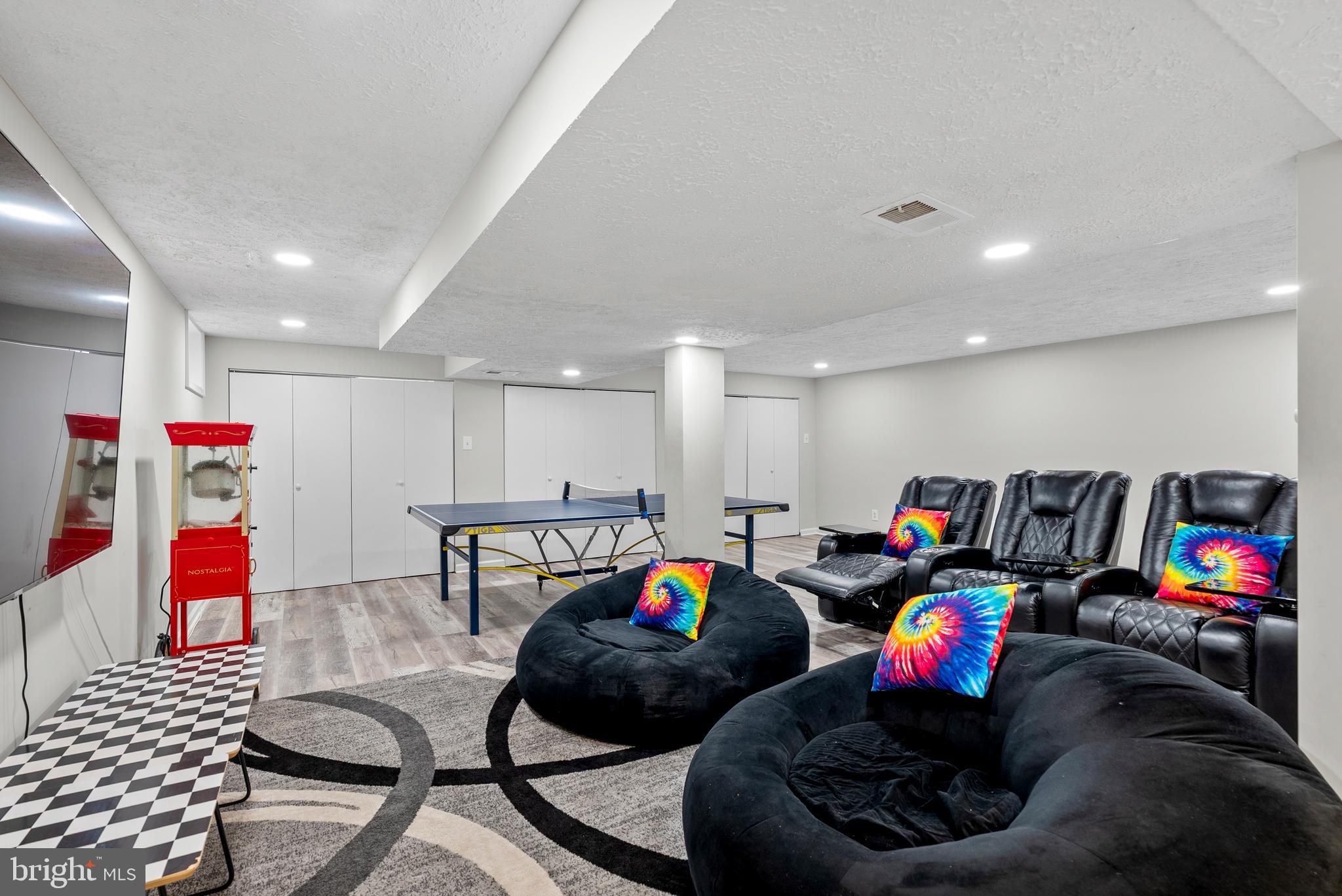 HAMPTON GARDENS - Residential