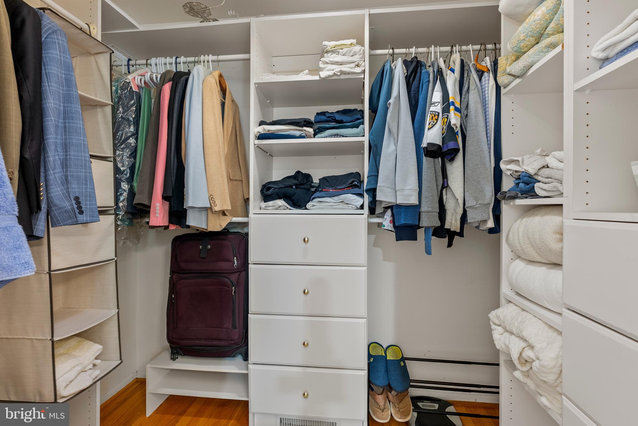 HAMPTON GARDENS - Residential