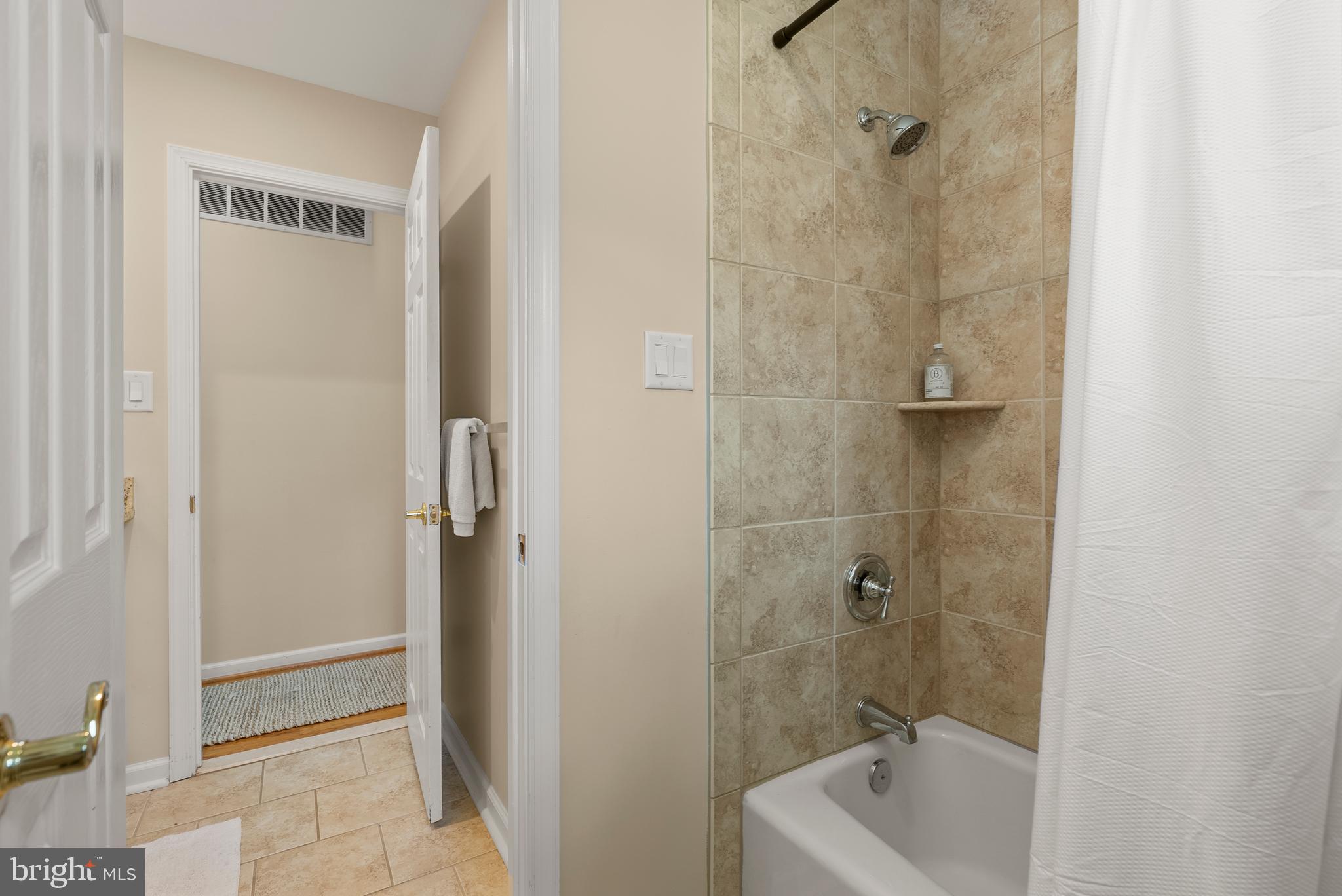 HAMPTON GARDENS - Residential