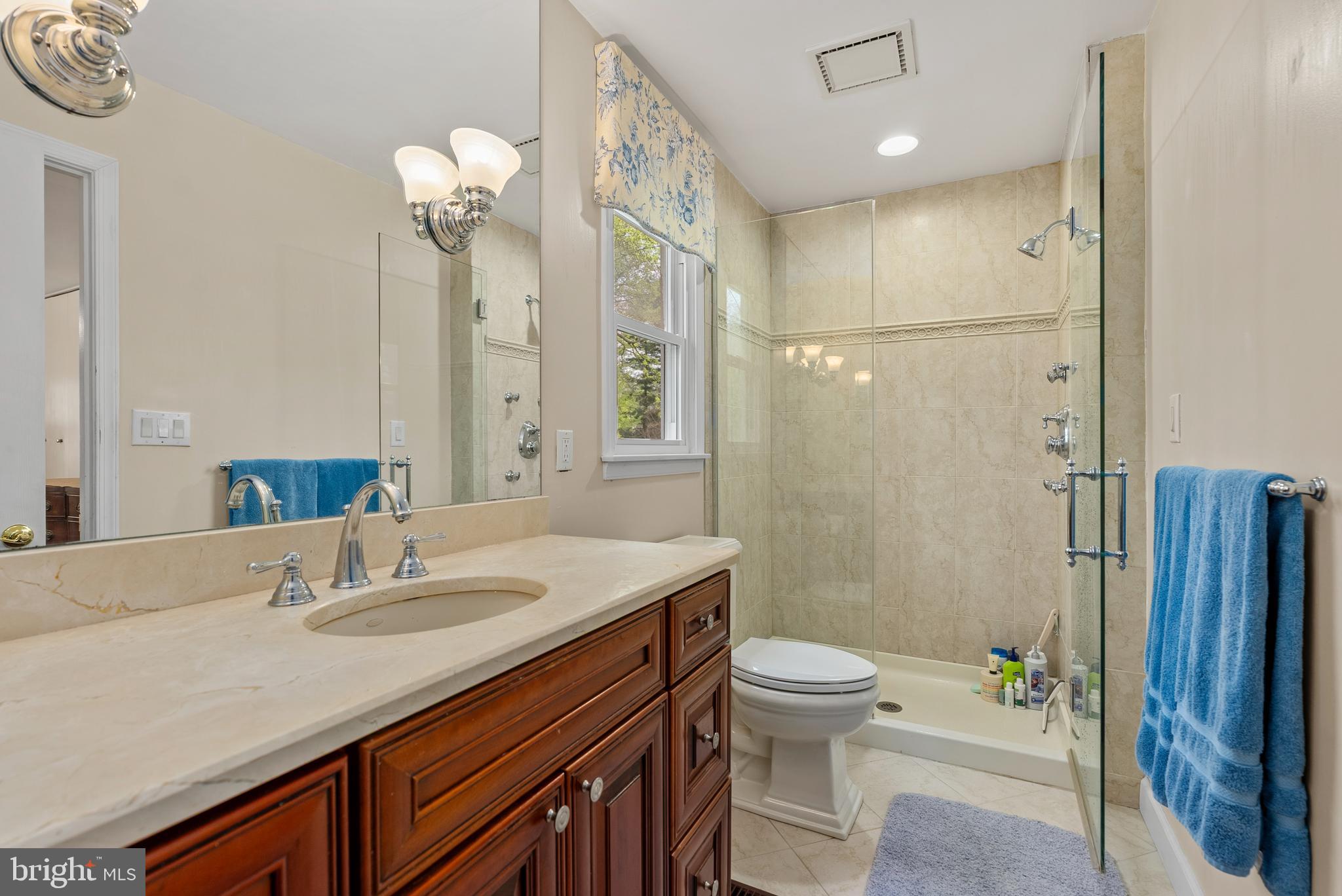 HAMPTON GARDENS - Residential