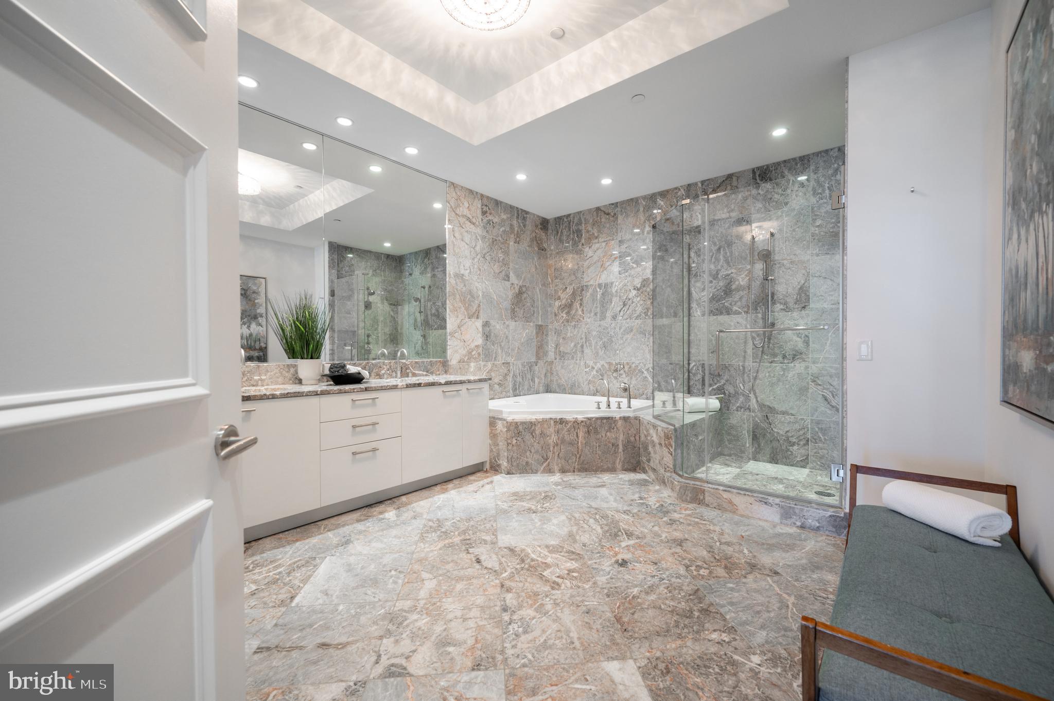 TURNBERRY TOWER - Residential