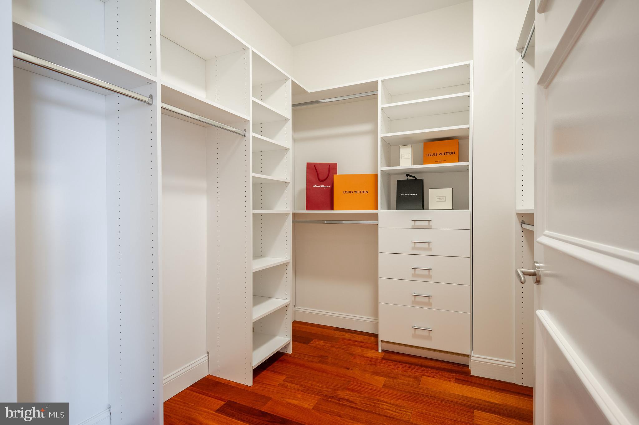 TURNBERRY TOWER - Residential