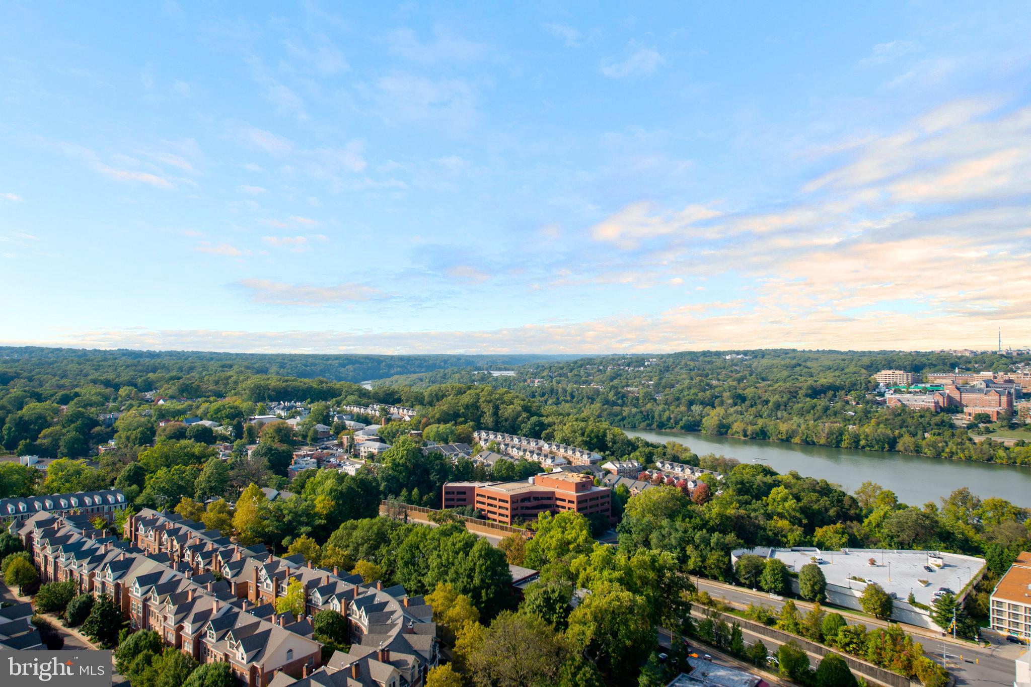 TURNBERRY TOWER - Residential