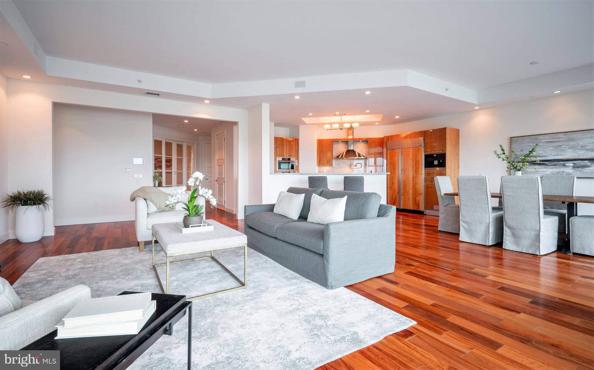 TURNBERRY TOWER - Residential