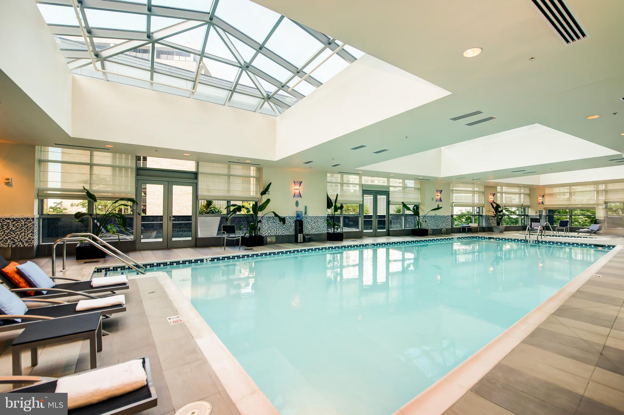 TURNBERRY TOWER - Residential