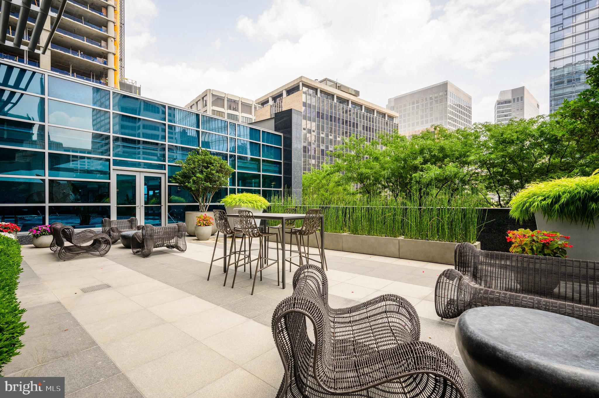 TURNBERRY TOWER - Residential