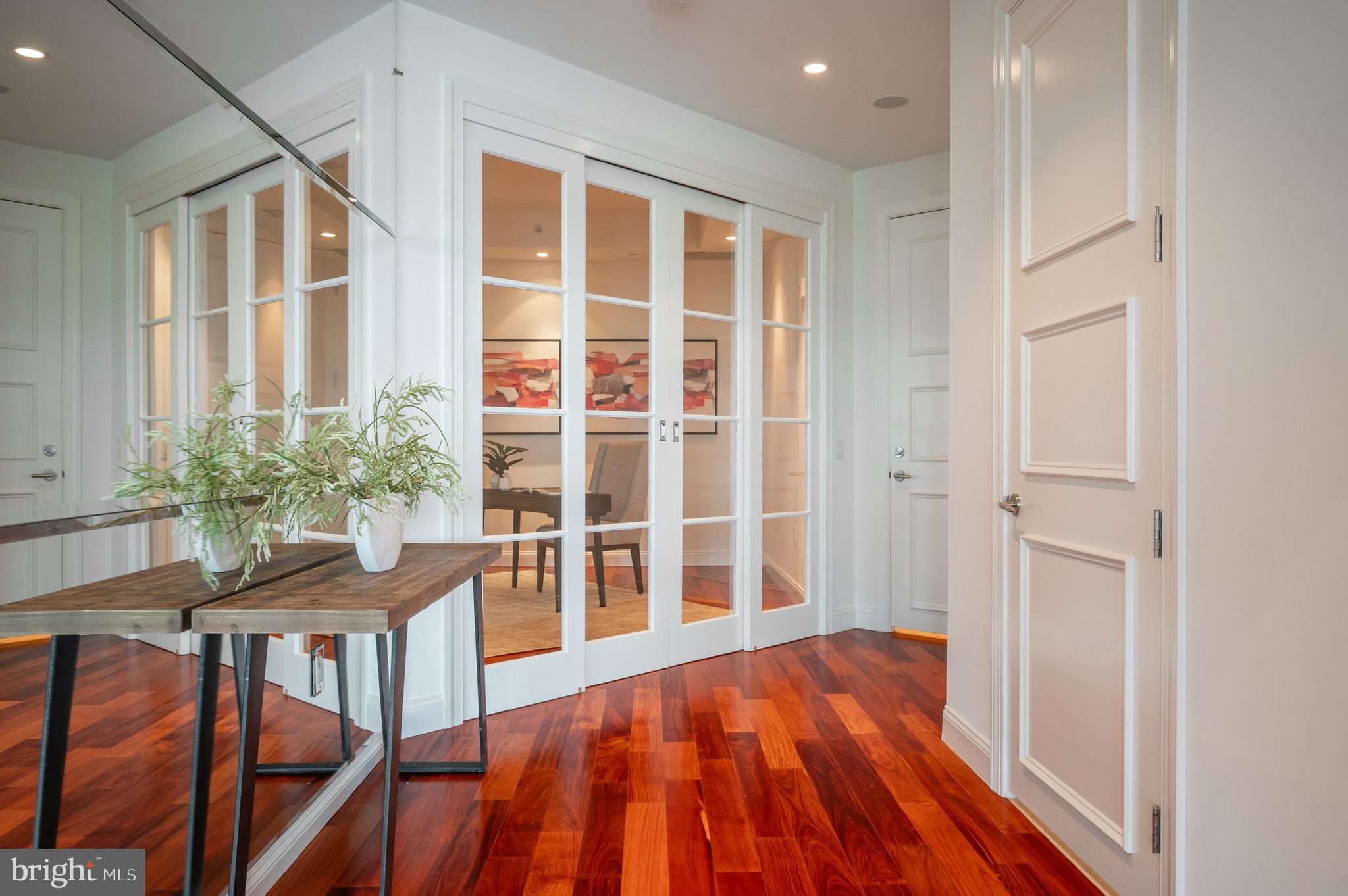 TURNBERRY TOWER - Residential