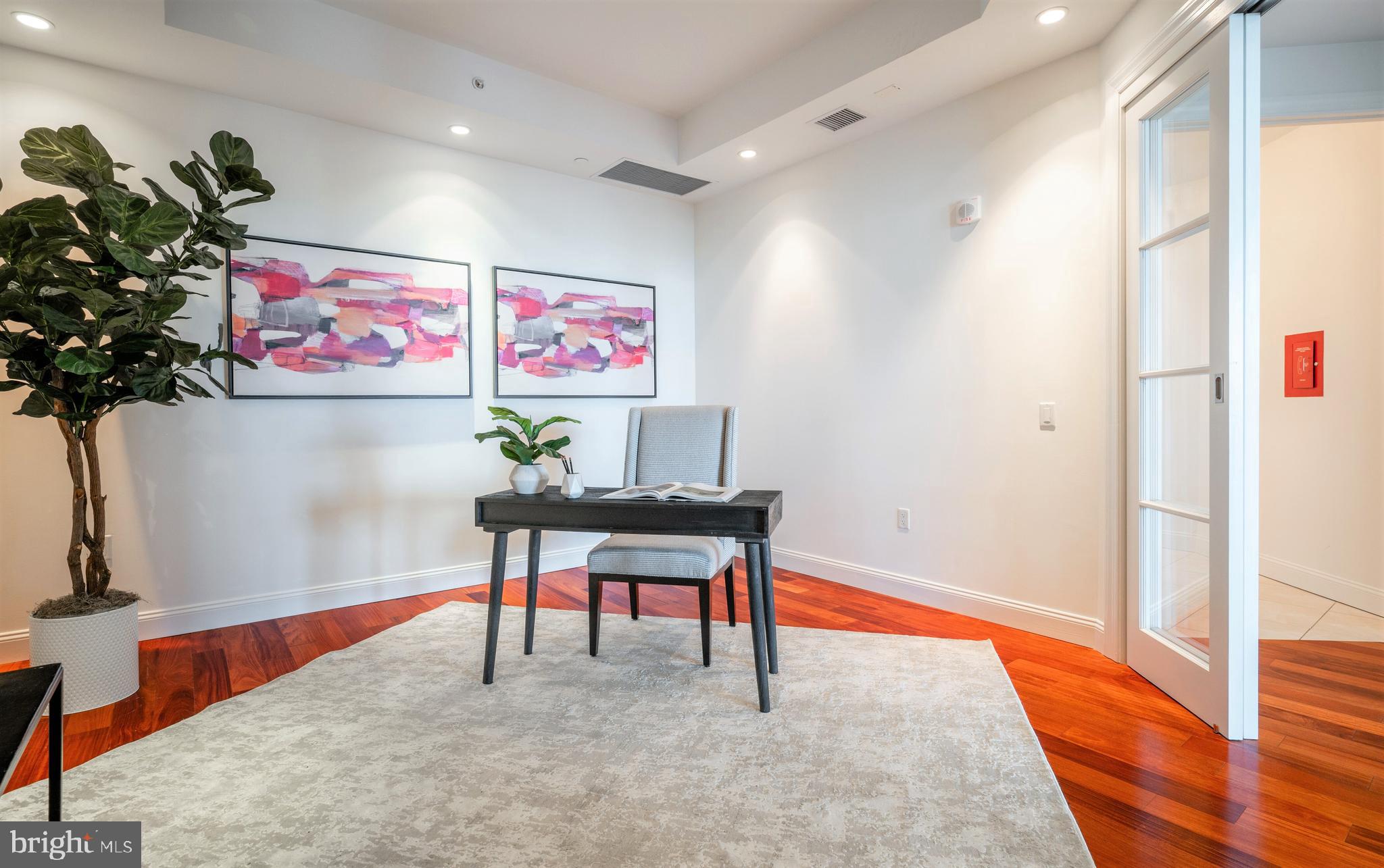 TURNBERRY TOWER - Residential