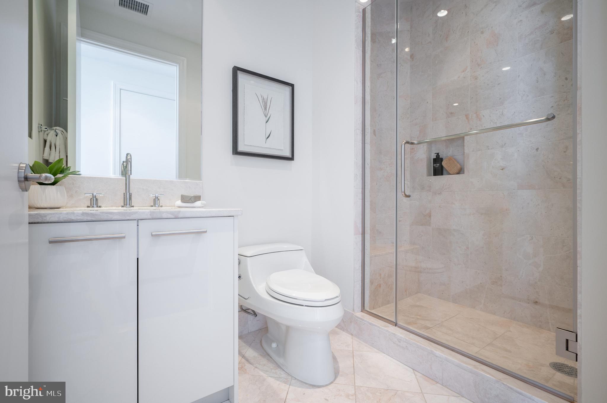 TURNBERRY TOWER - Residential