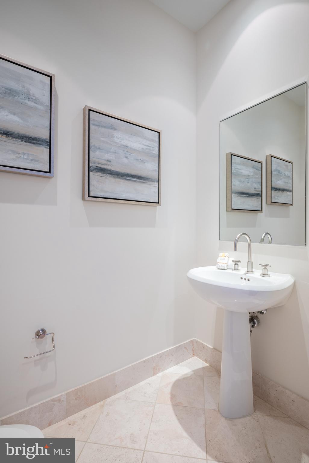 TURNBERRY TOWER - Residential