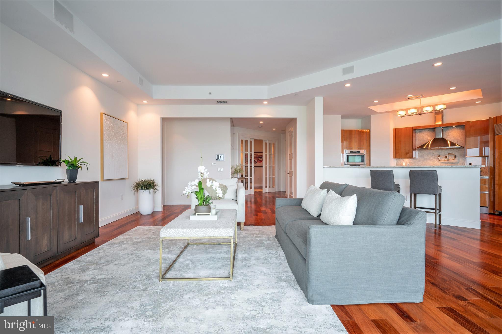 TURNBERRY TOWER - Residential