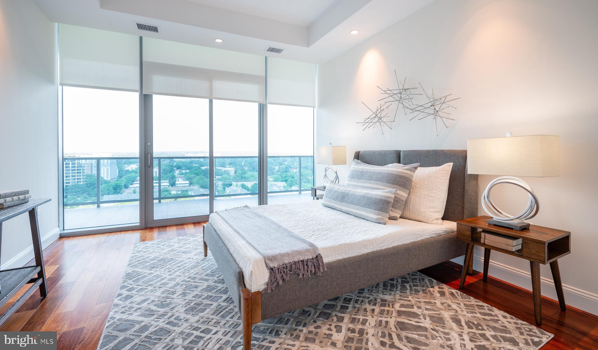 TURNBERRY TOWER - Residential