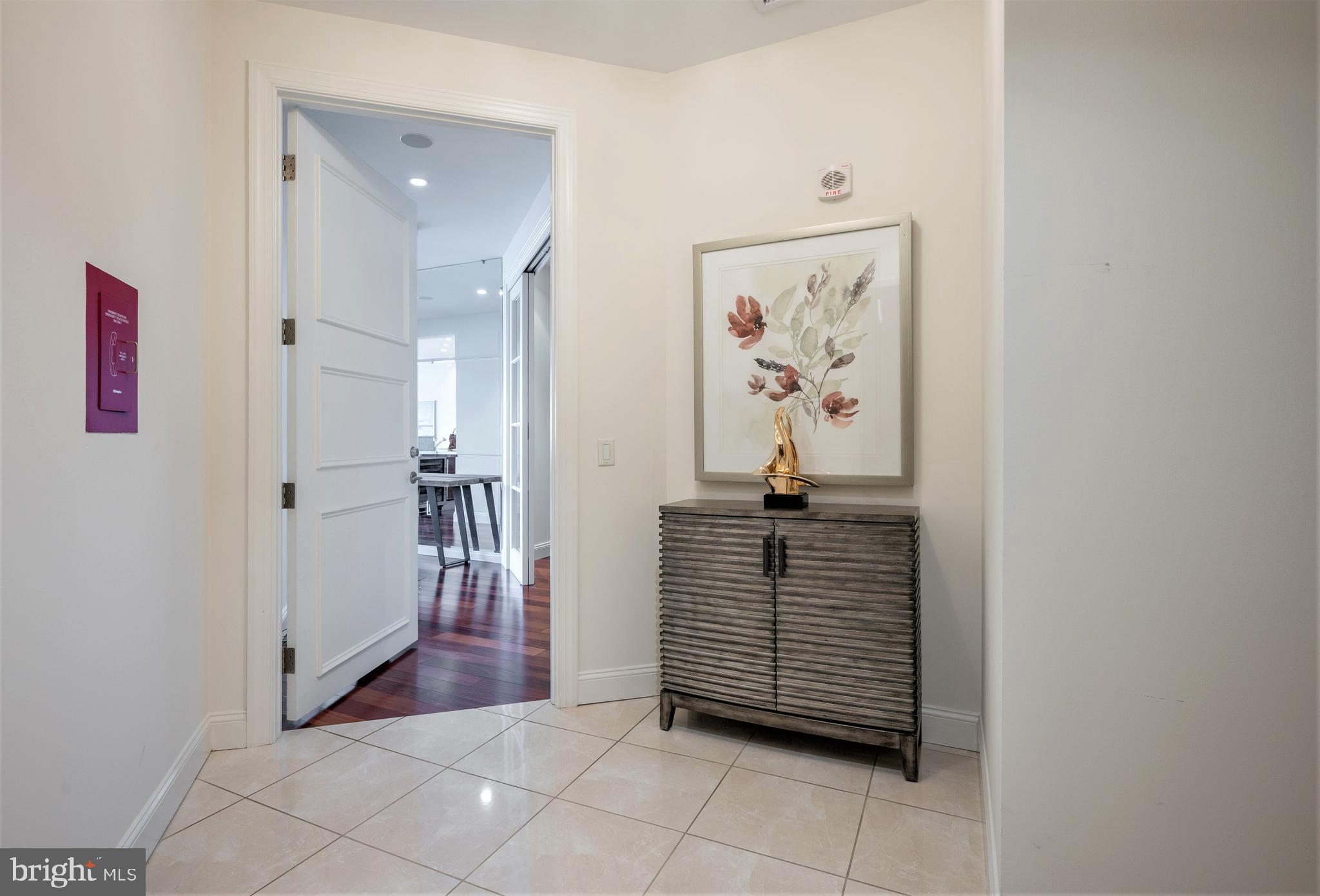 TURNBERRY TOWER - Residential