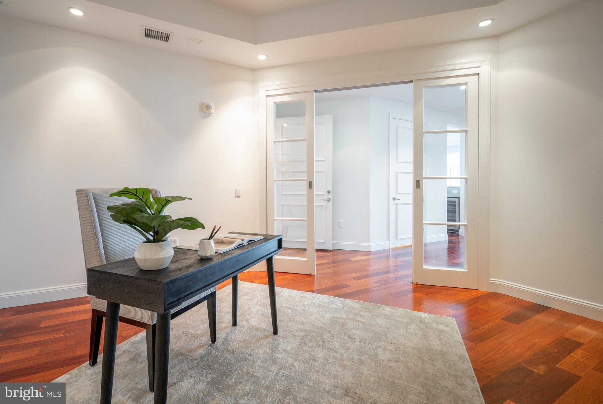 TURNBERRY TOWER - Residential