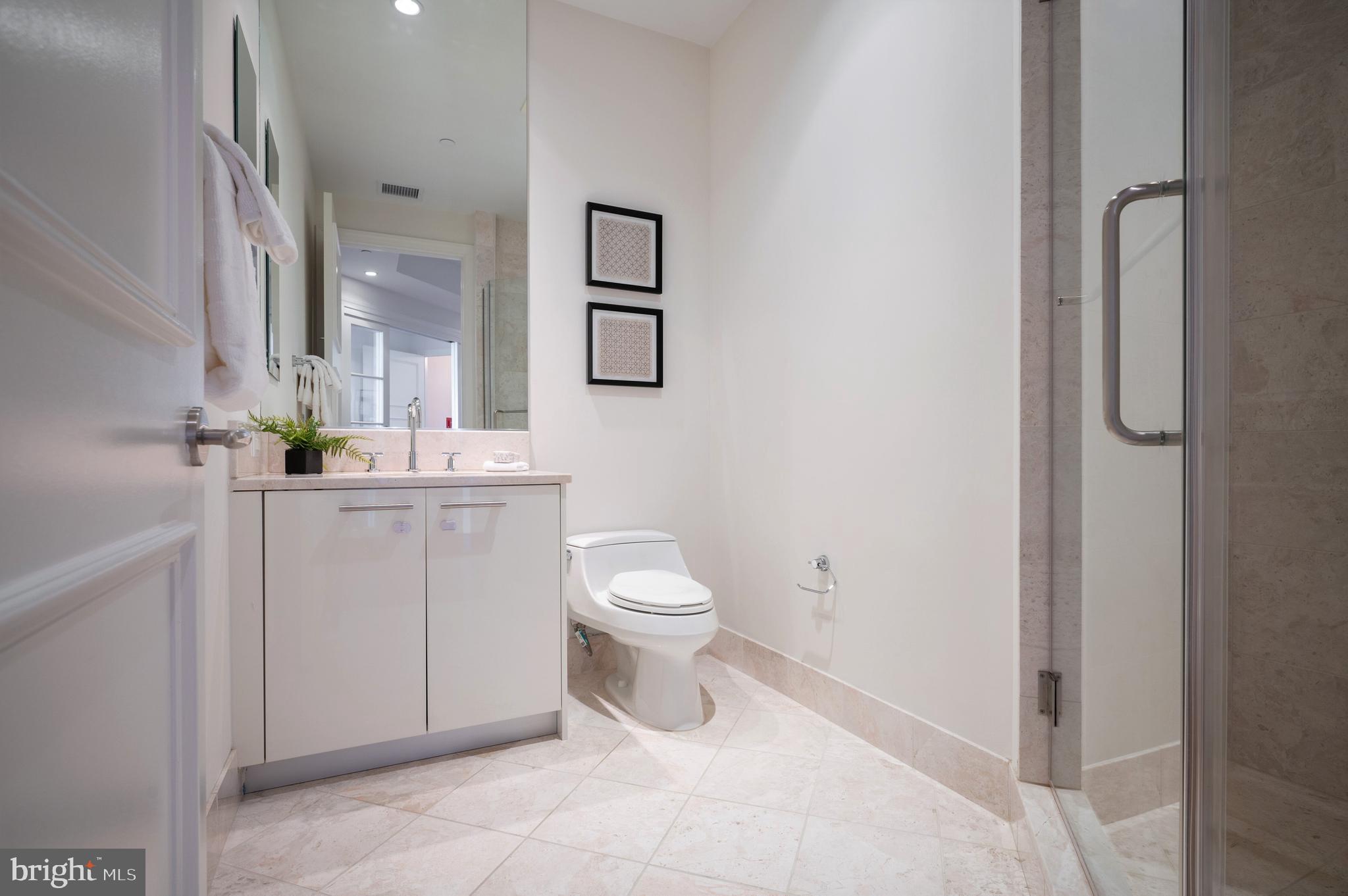 TURNBERRY TOWER - Residential