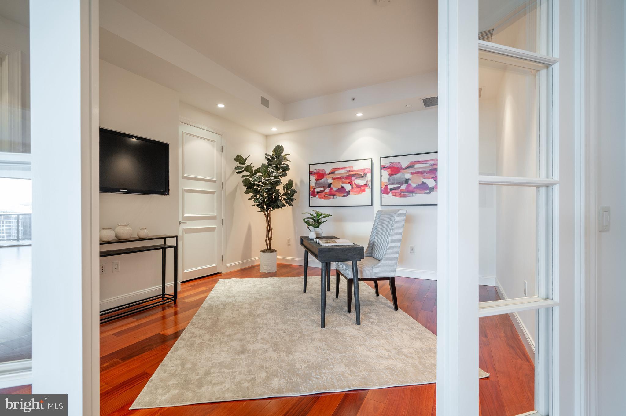 TURNBERRY TOWER - Residential