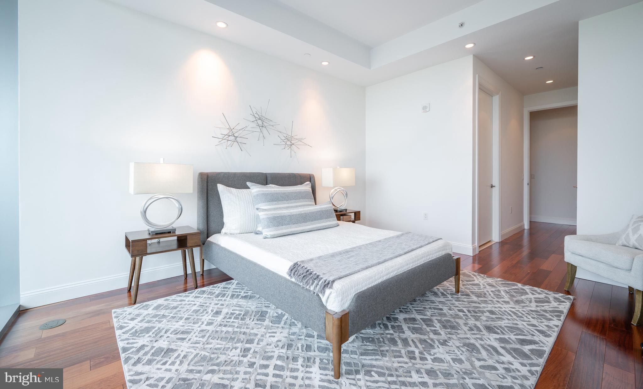 TURNBERRY TOWER - Residential