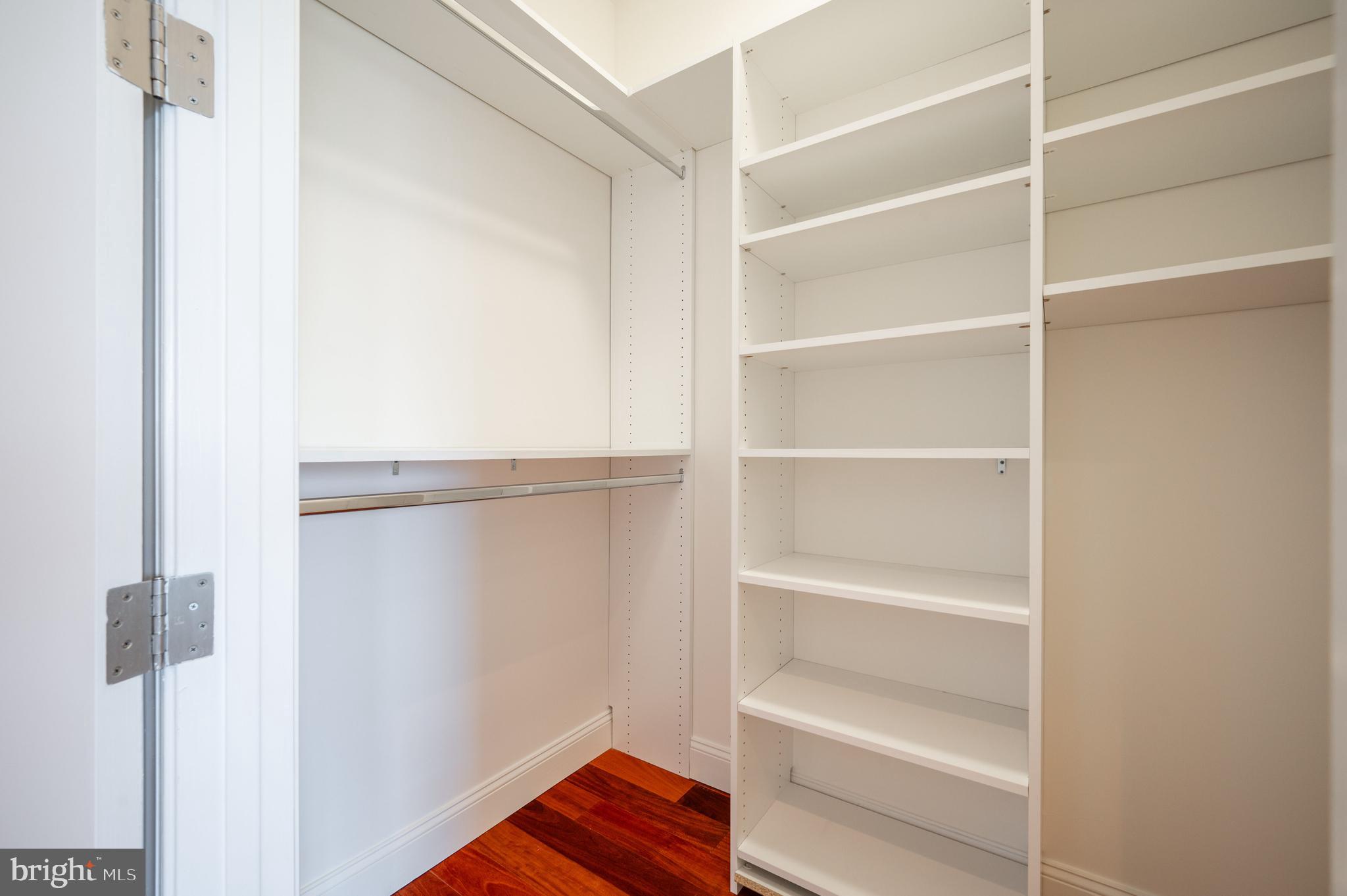 TURNBERRY TOWER - Residential