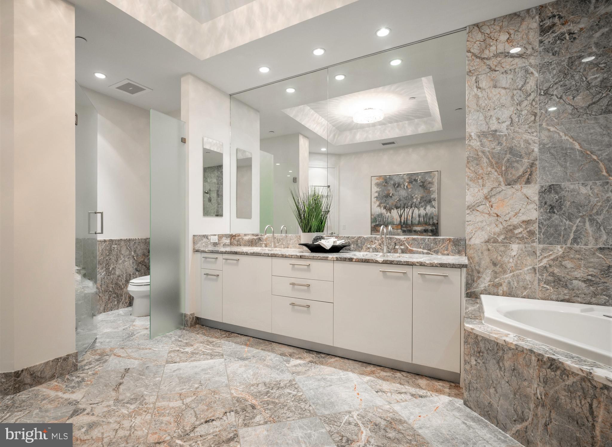 TURNBERRY TOWER - Residential