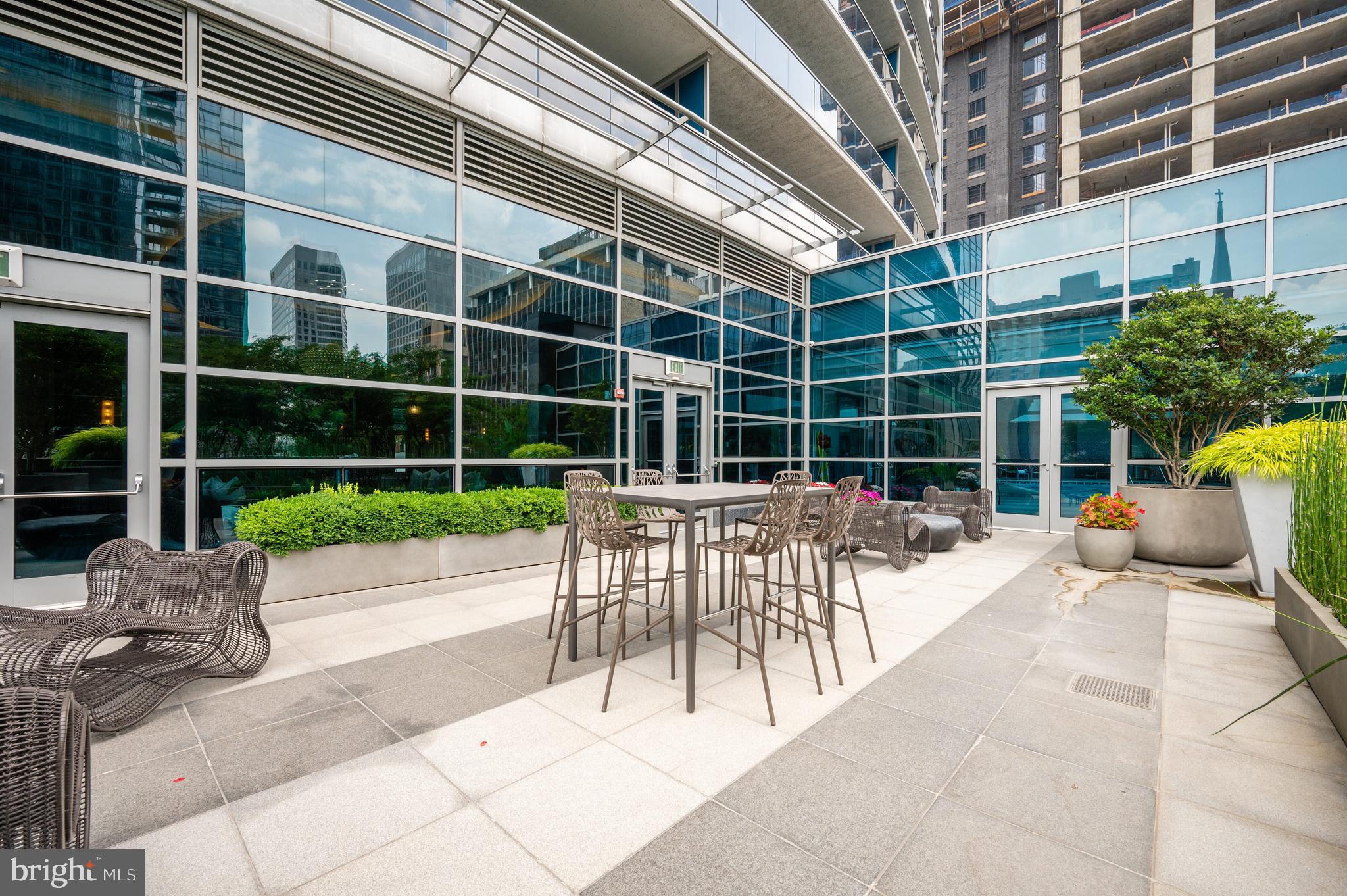 TURNBERRY TOWER - Residential