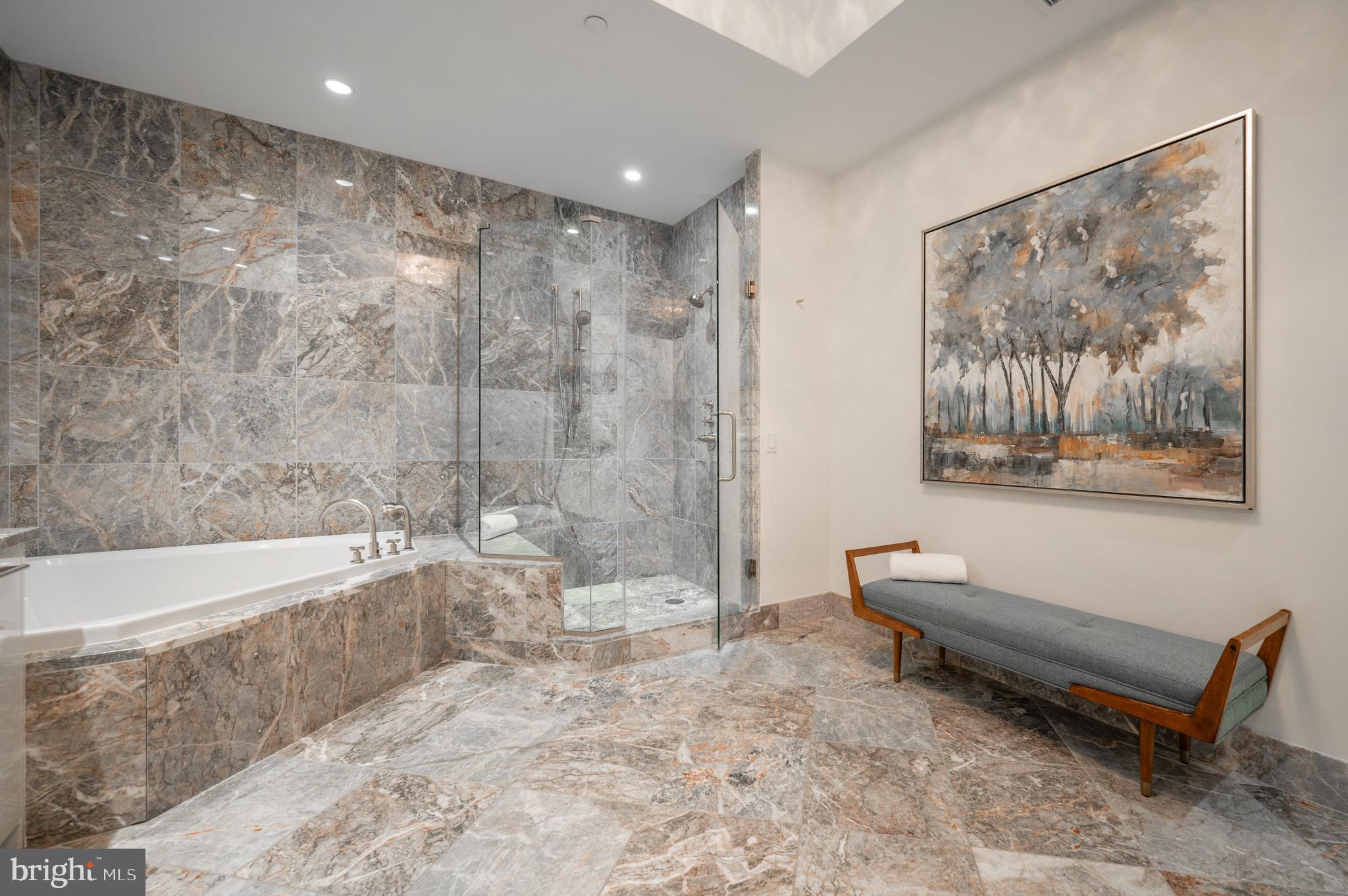 TURNBERRY TOWER - Residential