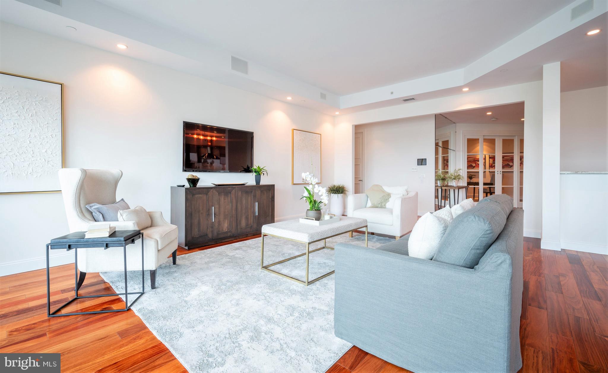 TURNBERRY TOWER - Residential