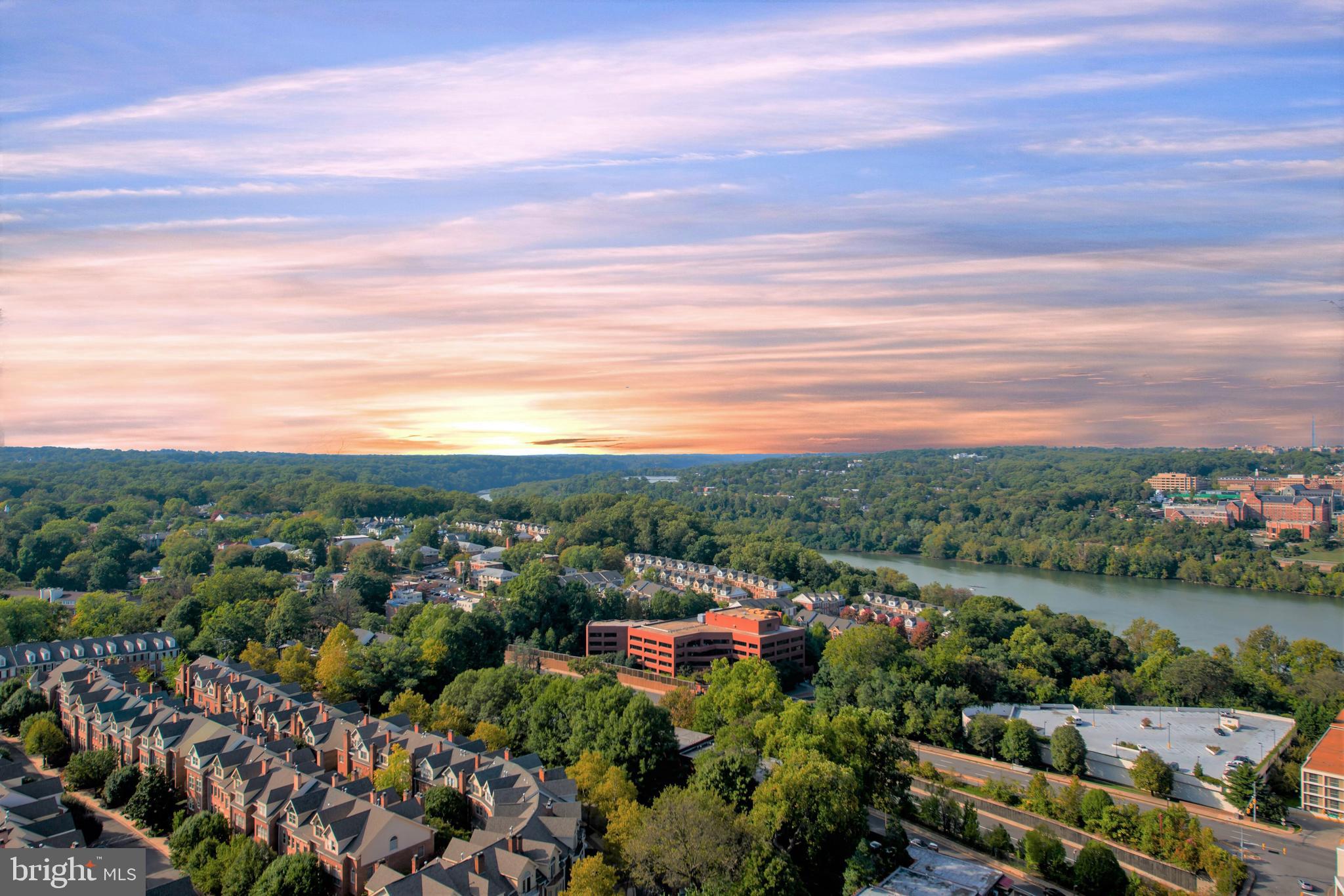 TURNBERRY TOWER - Residential