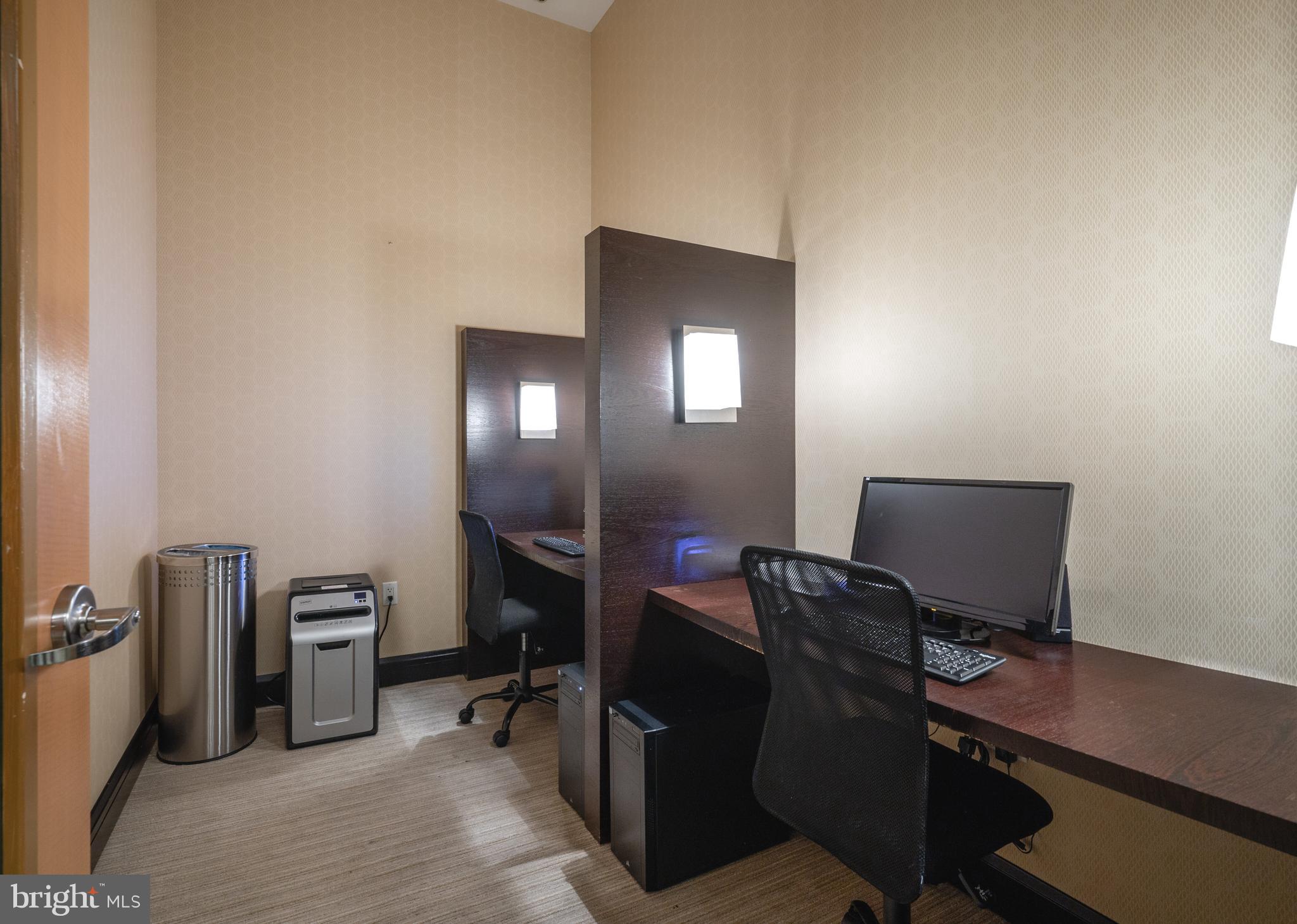 TURNBERRY TOWER - Residential