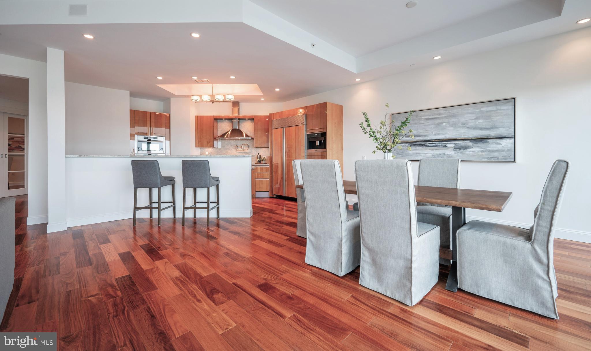 TURNBERRY TOWER - Residential