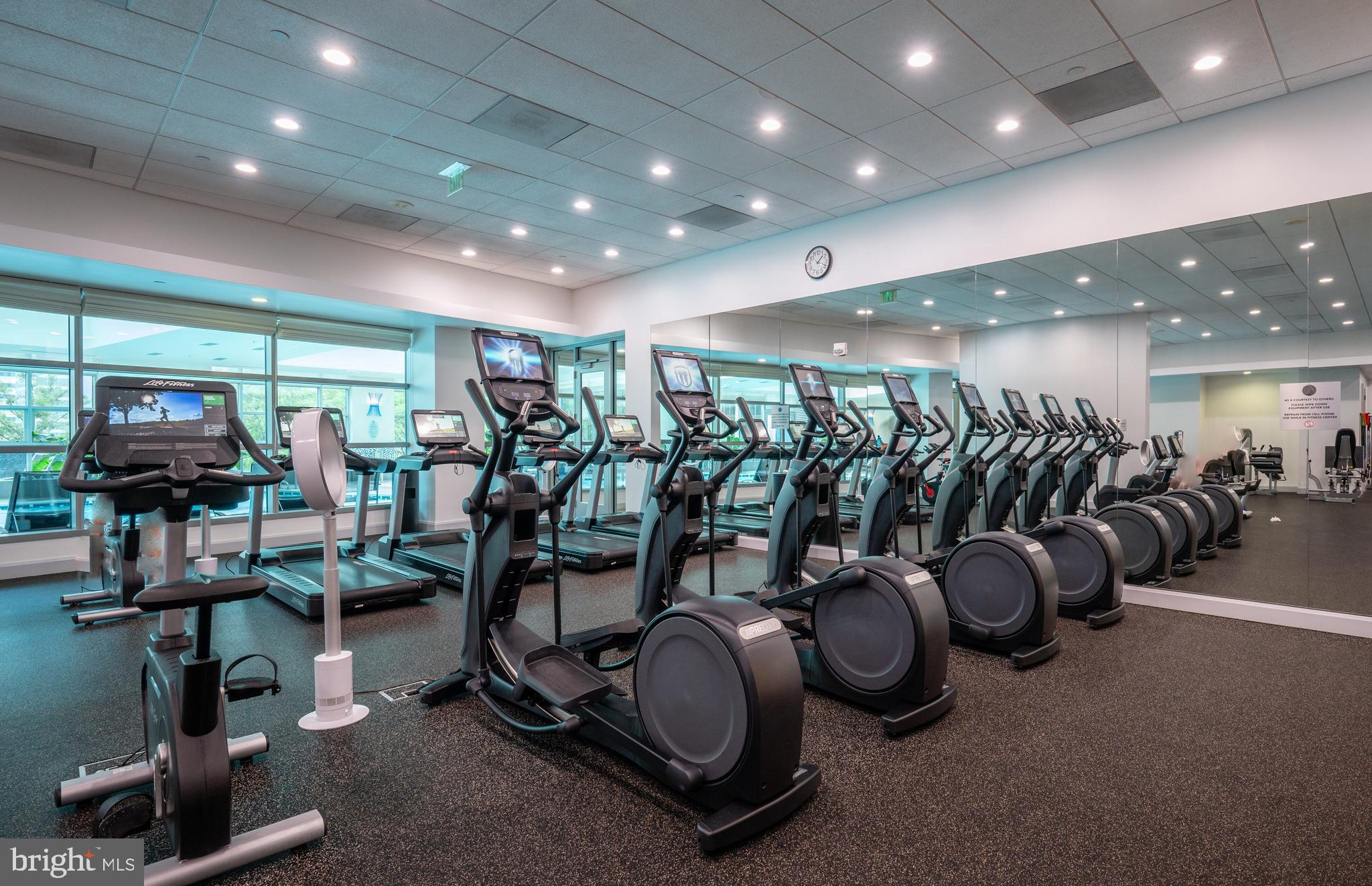 TURNBERRY TOWER - Residential