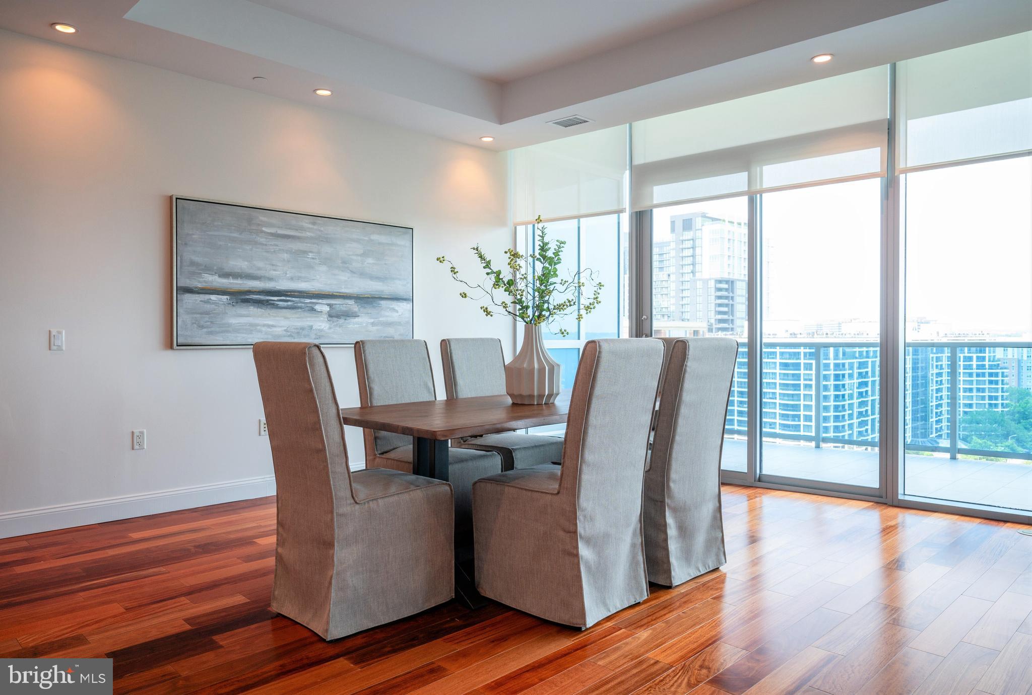 TURNBERRY TOWER - Residential