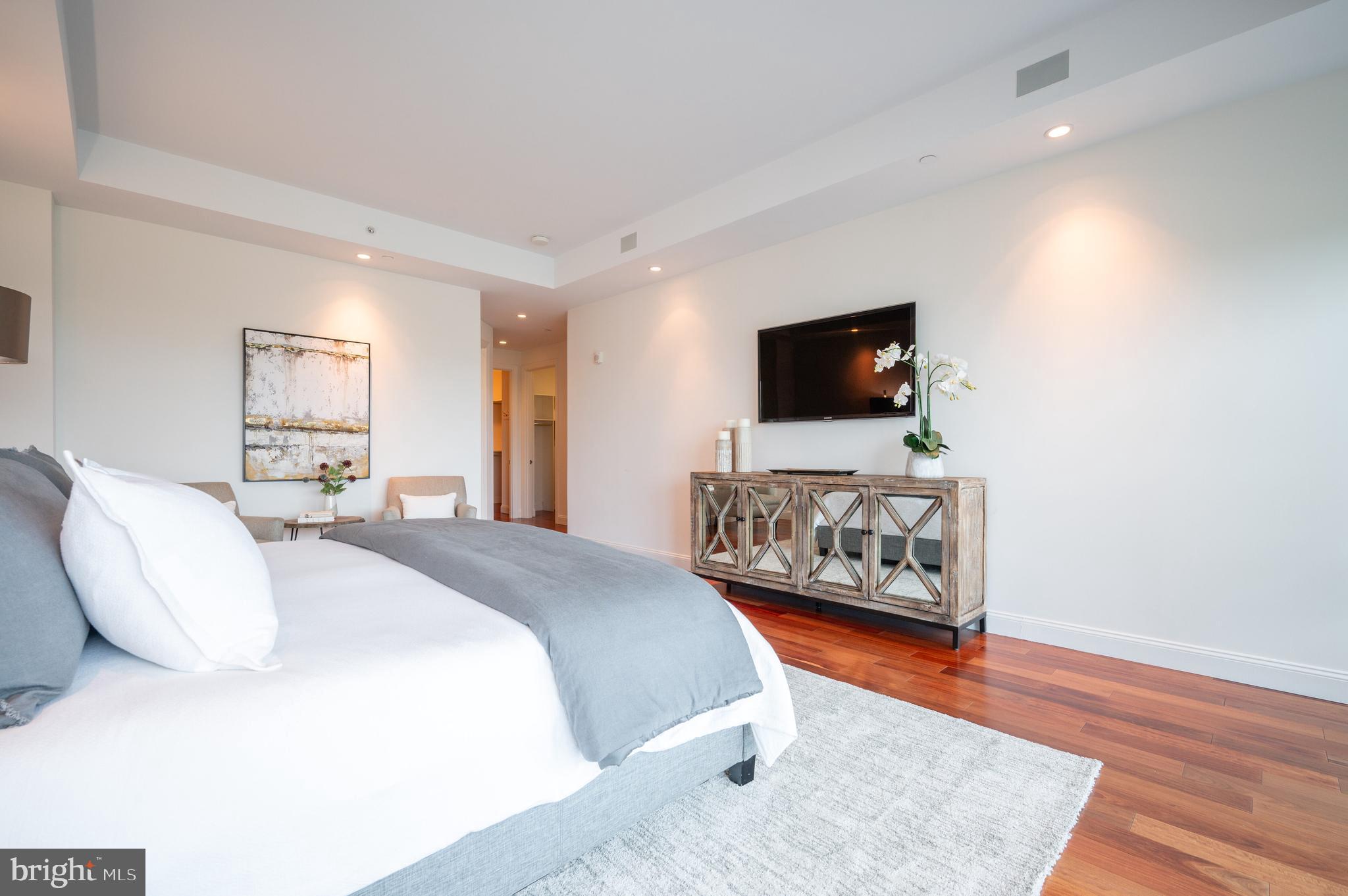 TURNBERRY TOWER - Residential