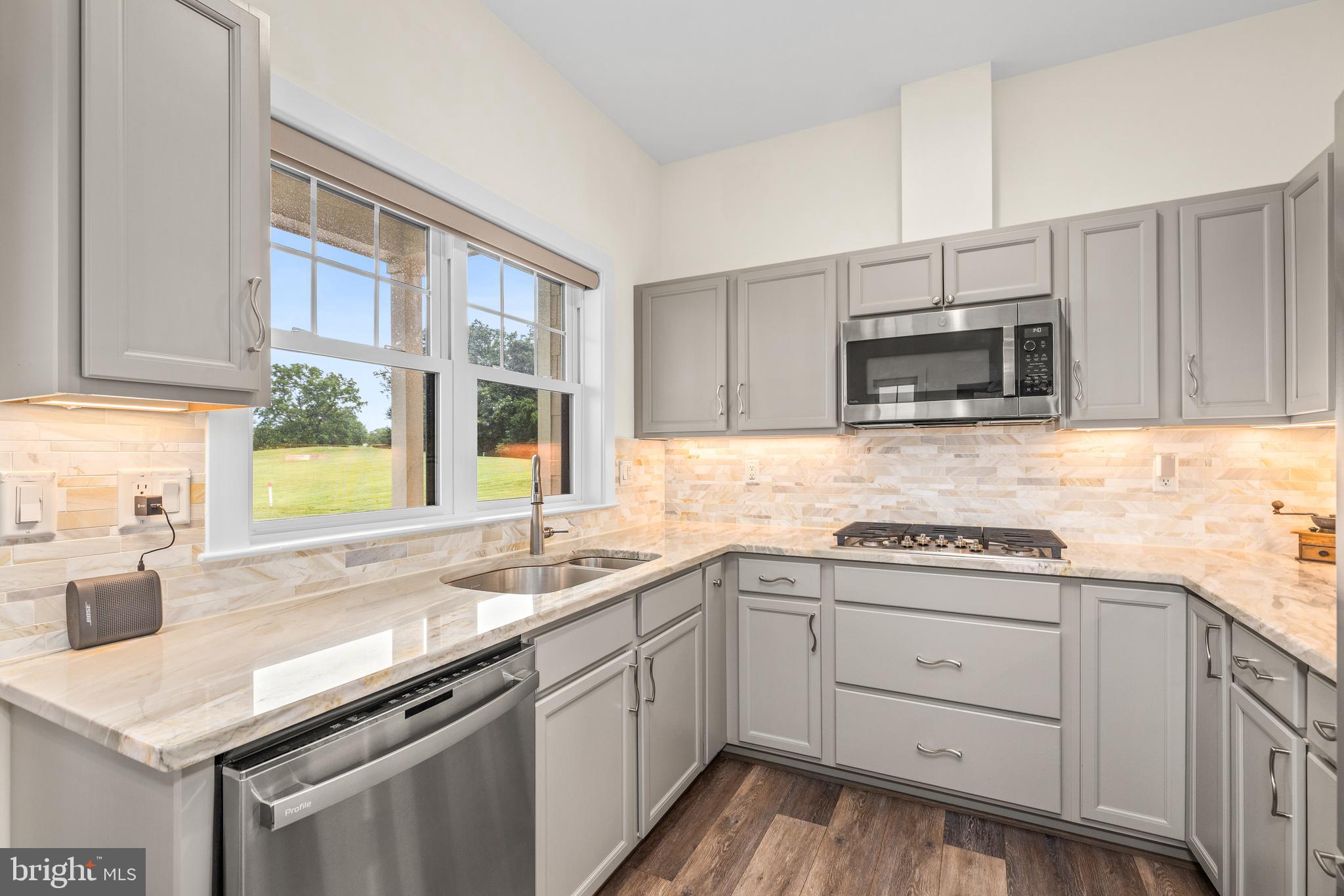 MOUNTAIN VISTA - Residential