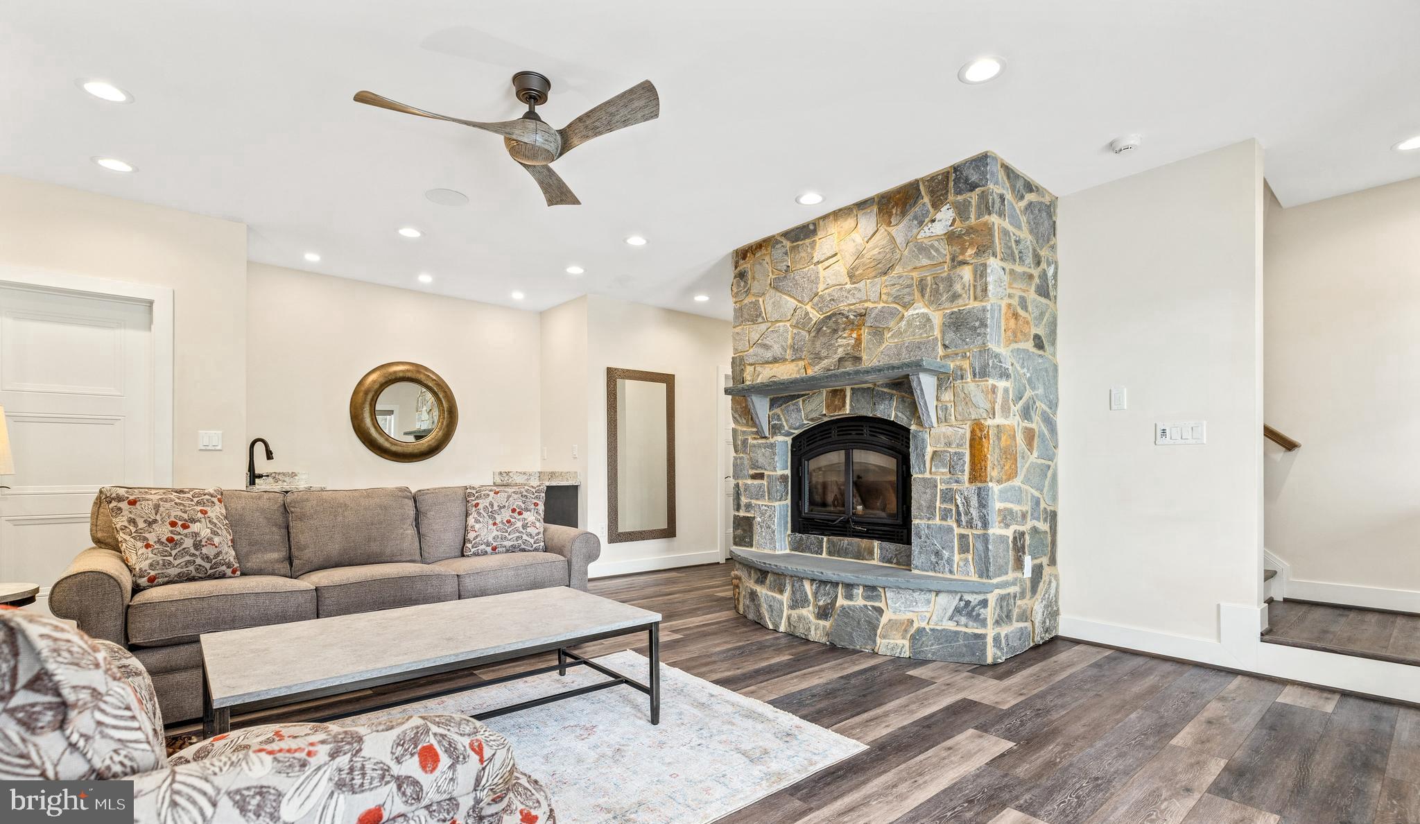 MOUNTAIN VISTA - Residential