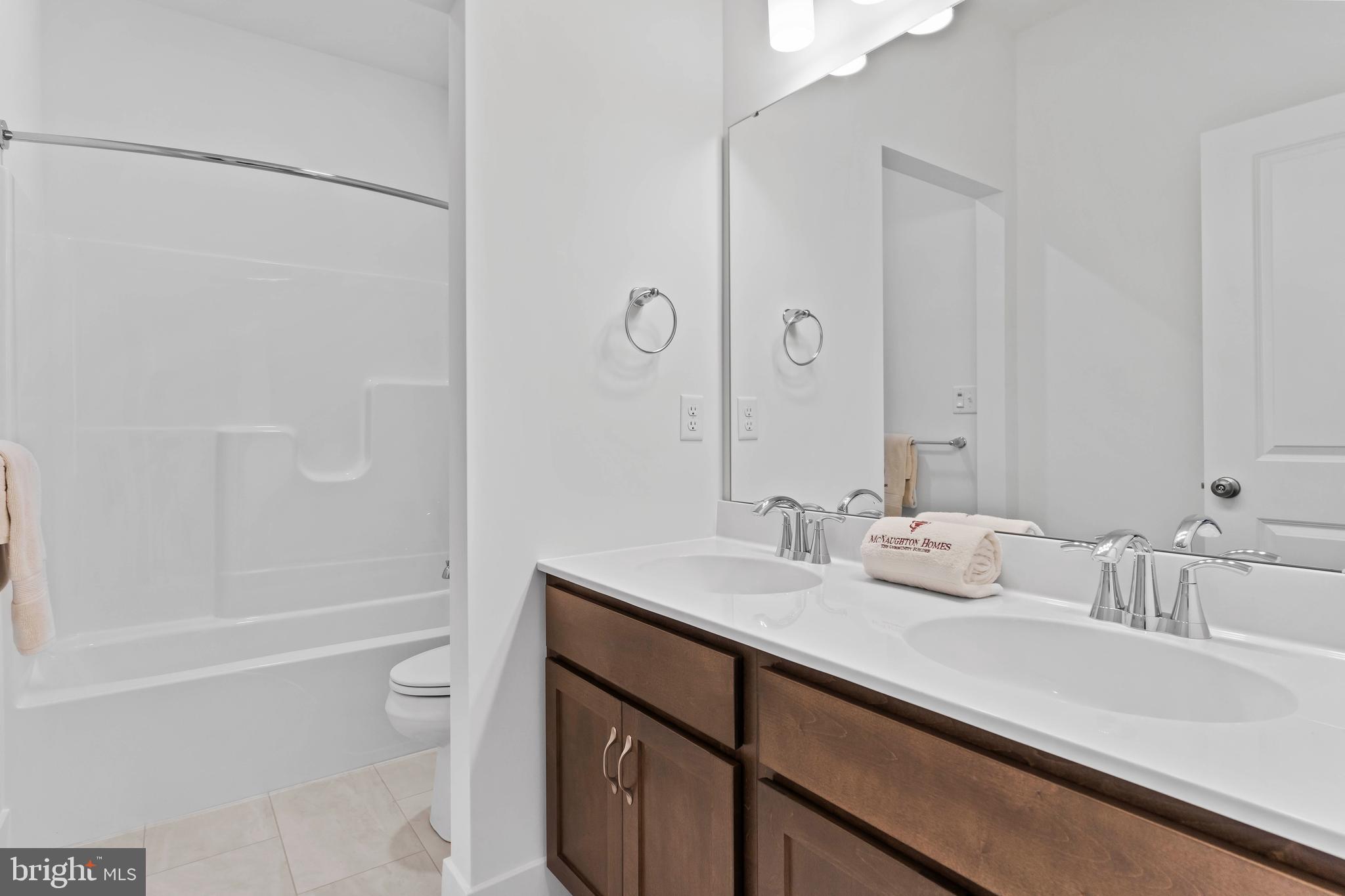 THE MEADOWS AT COLONIAL CLUB - Residential