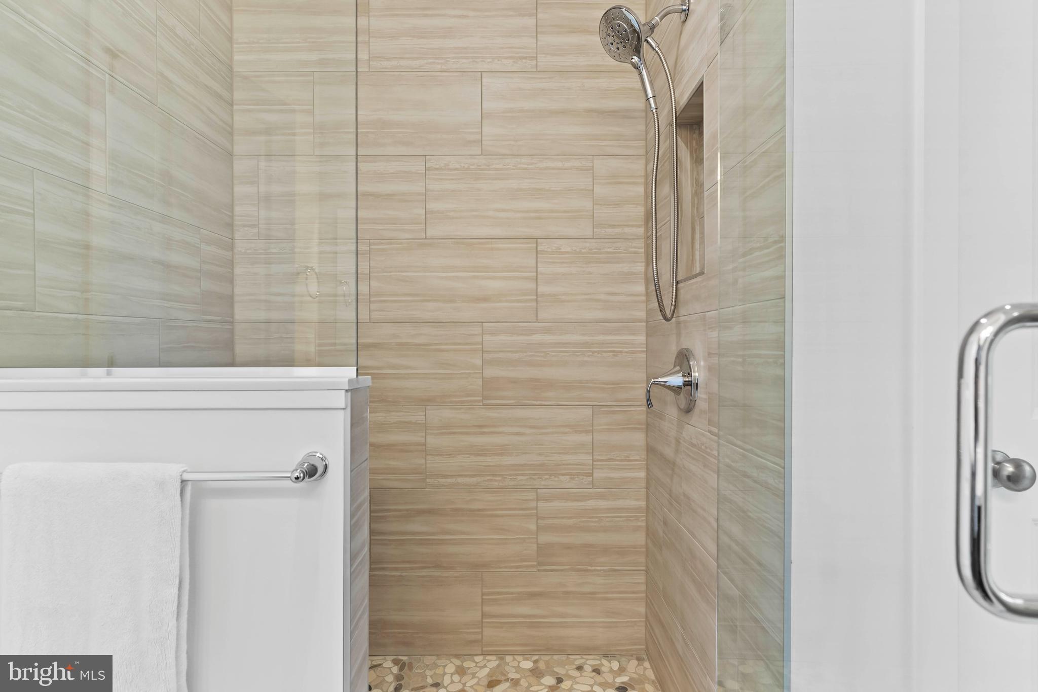 THE MEADOWS AT COLONIAL CLUB - Residential