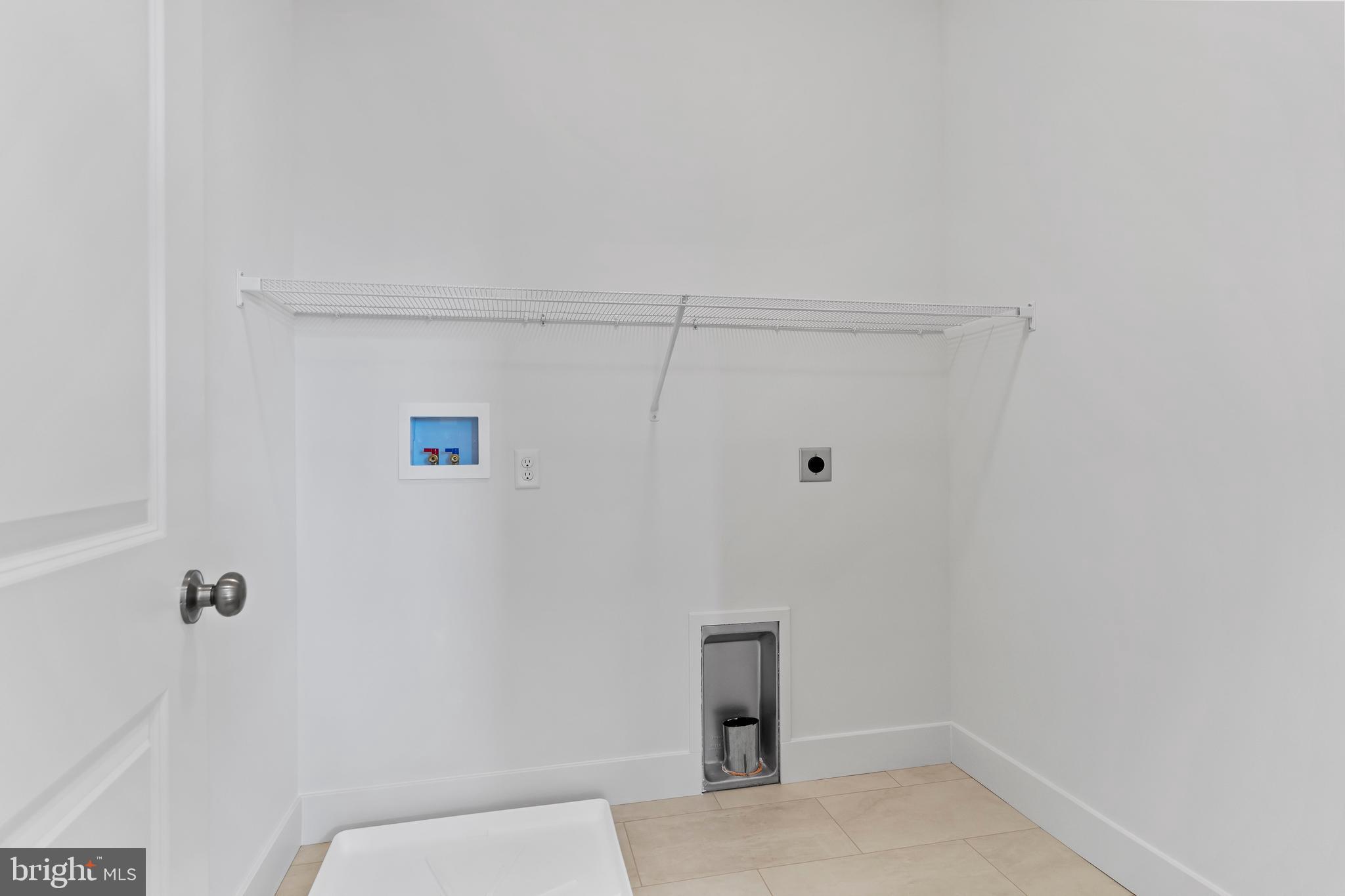 THE MEADOWS AT COLONIAL CLUB - Residential