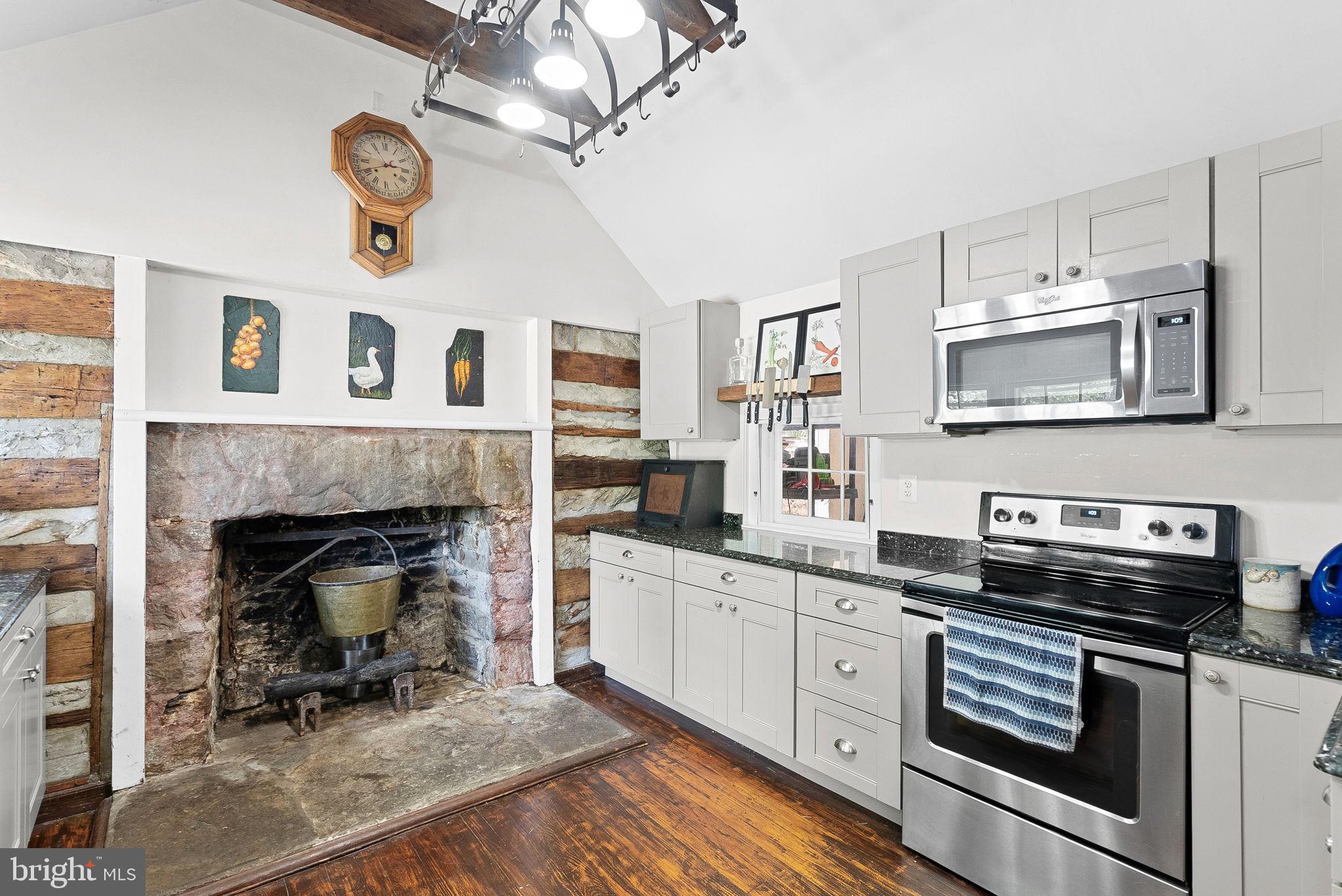 TOWN OF HILLSBORO - Residential