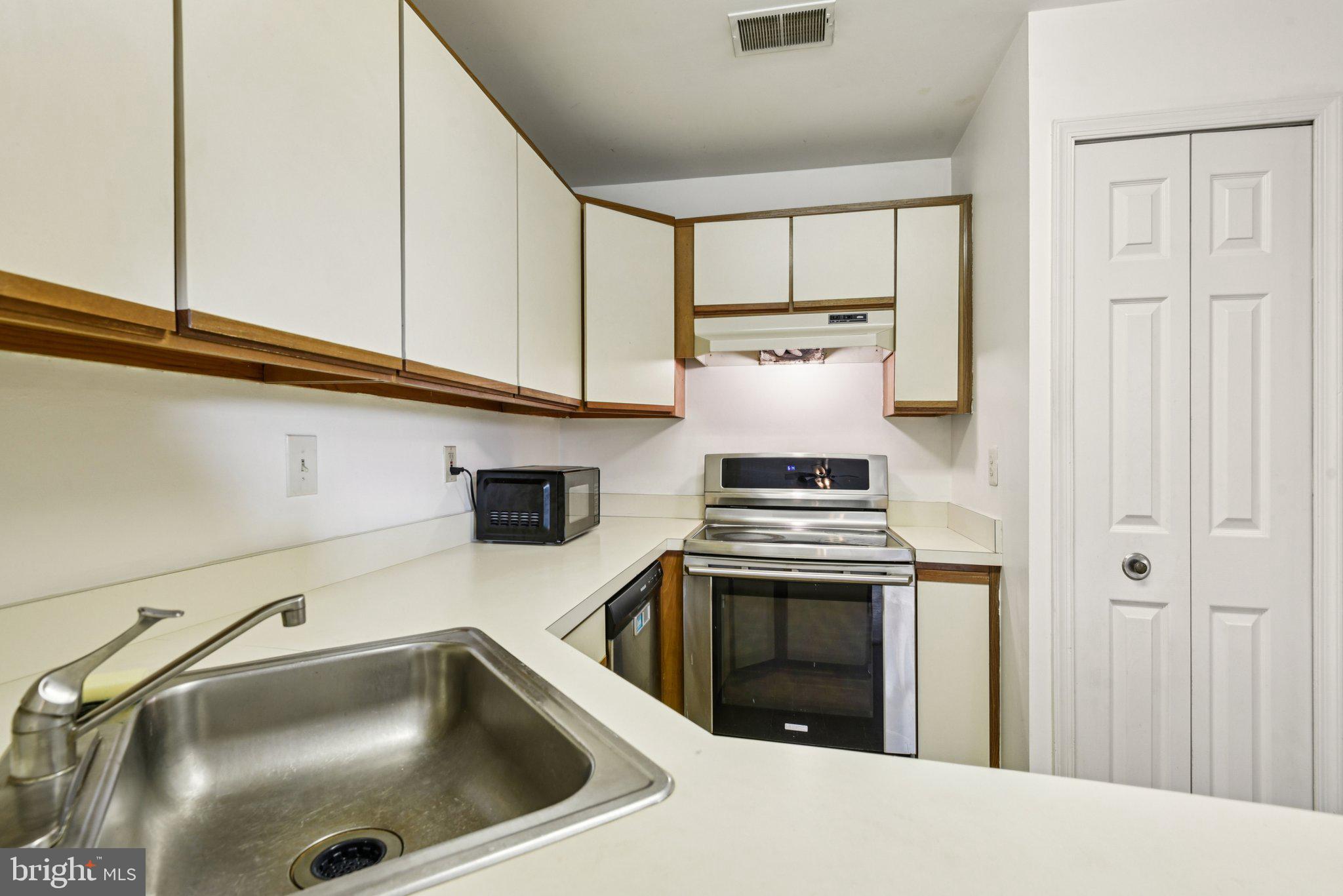 RIVERCHASE CONDOS - Residential