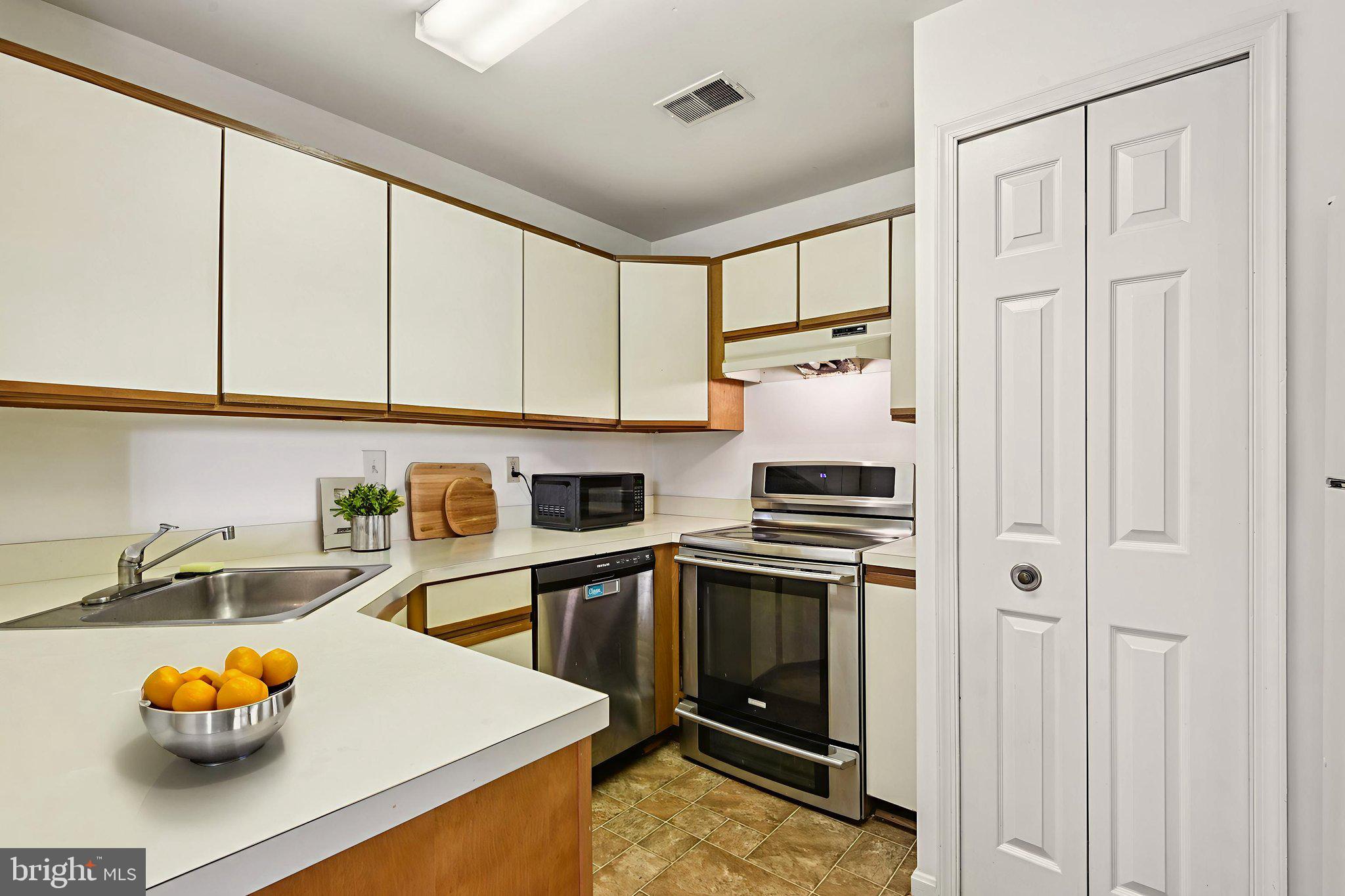 RIVERCHASE CONDOS - Residential