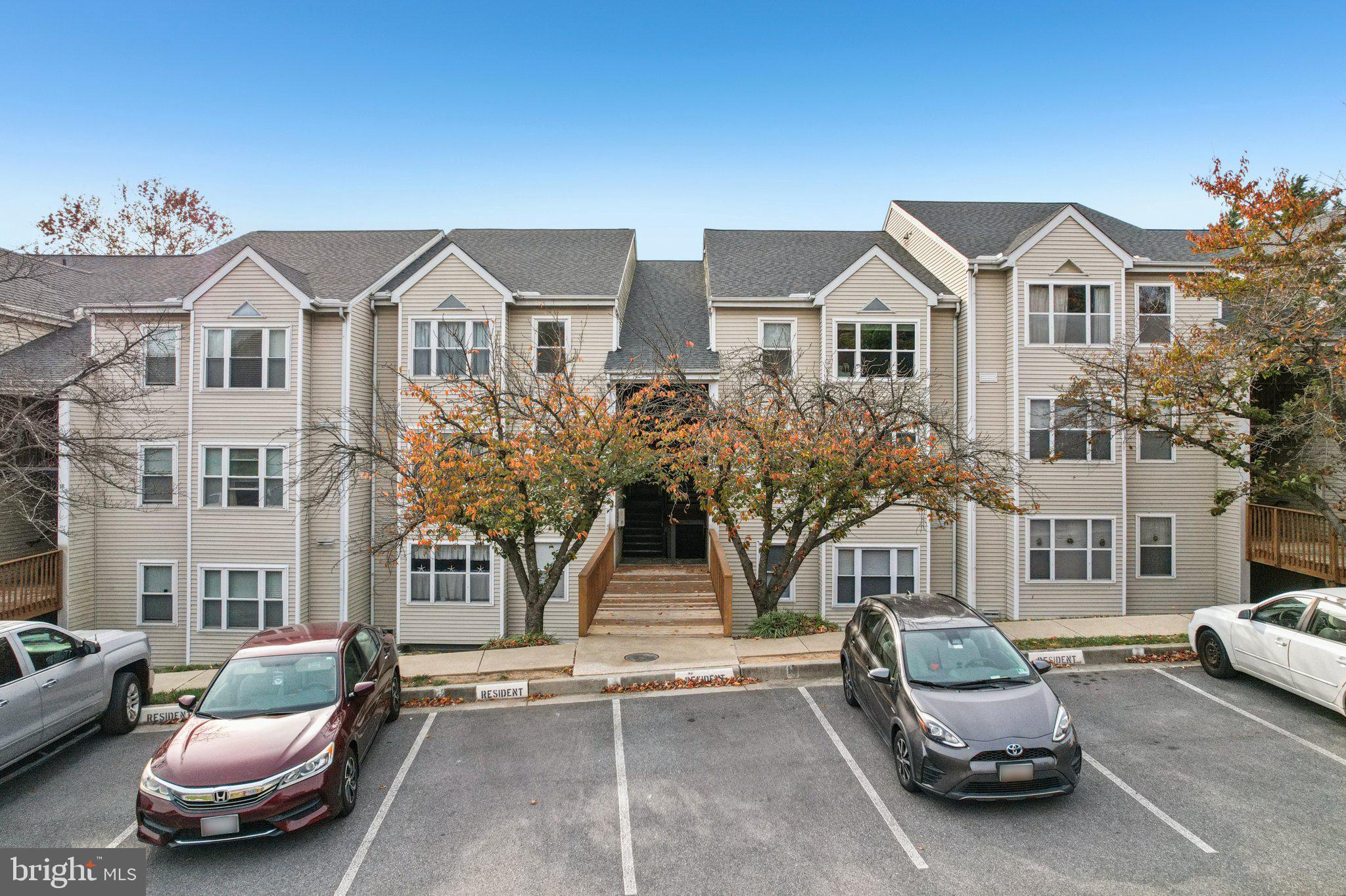 RIVERCHASE CONDOS - Residential