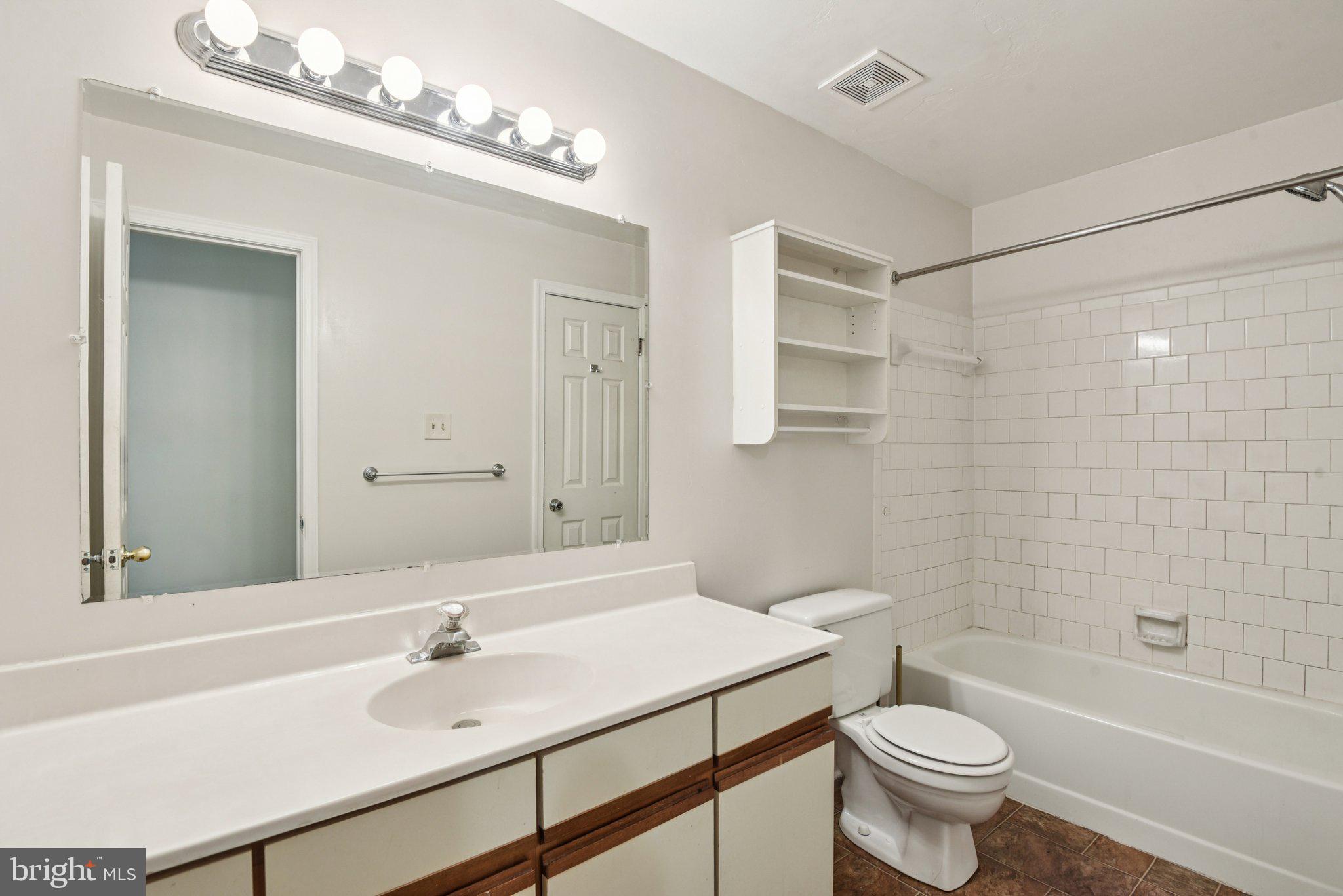 RIVERCHASE CONDOS - Residential