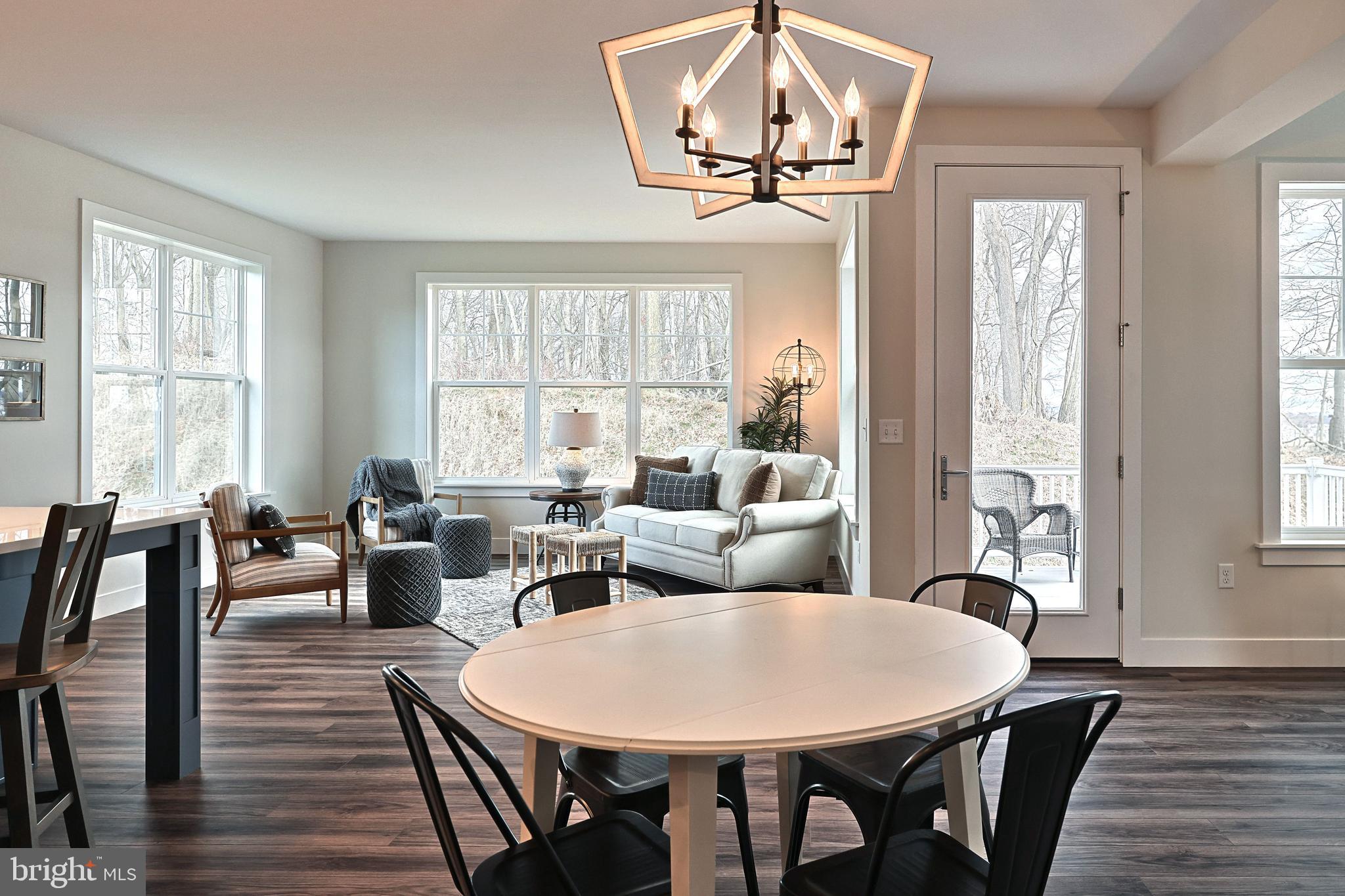 AUTUMN CHASE - Residential