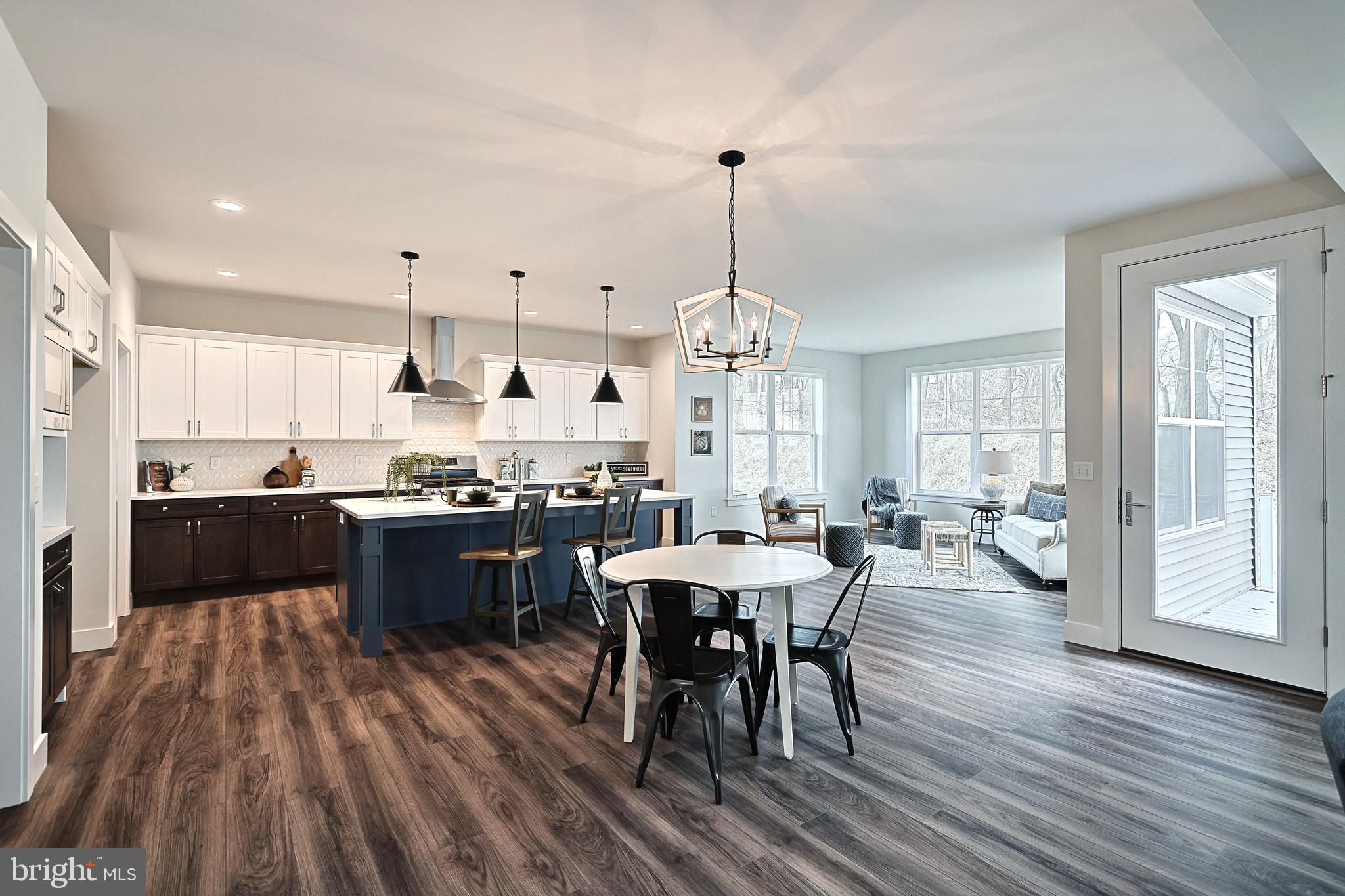 AUTUMN CHASE - Residential