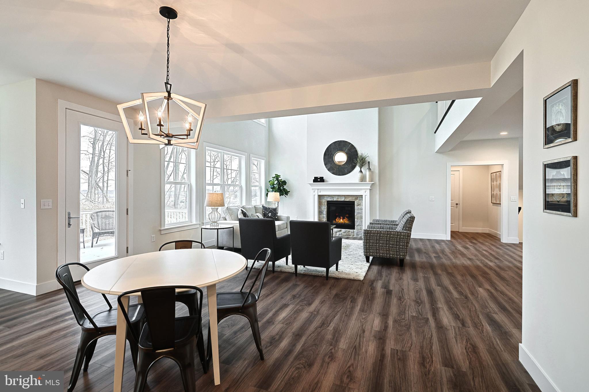 AUTUMN CHASE - Residential