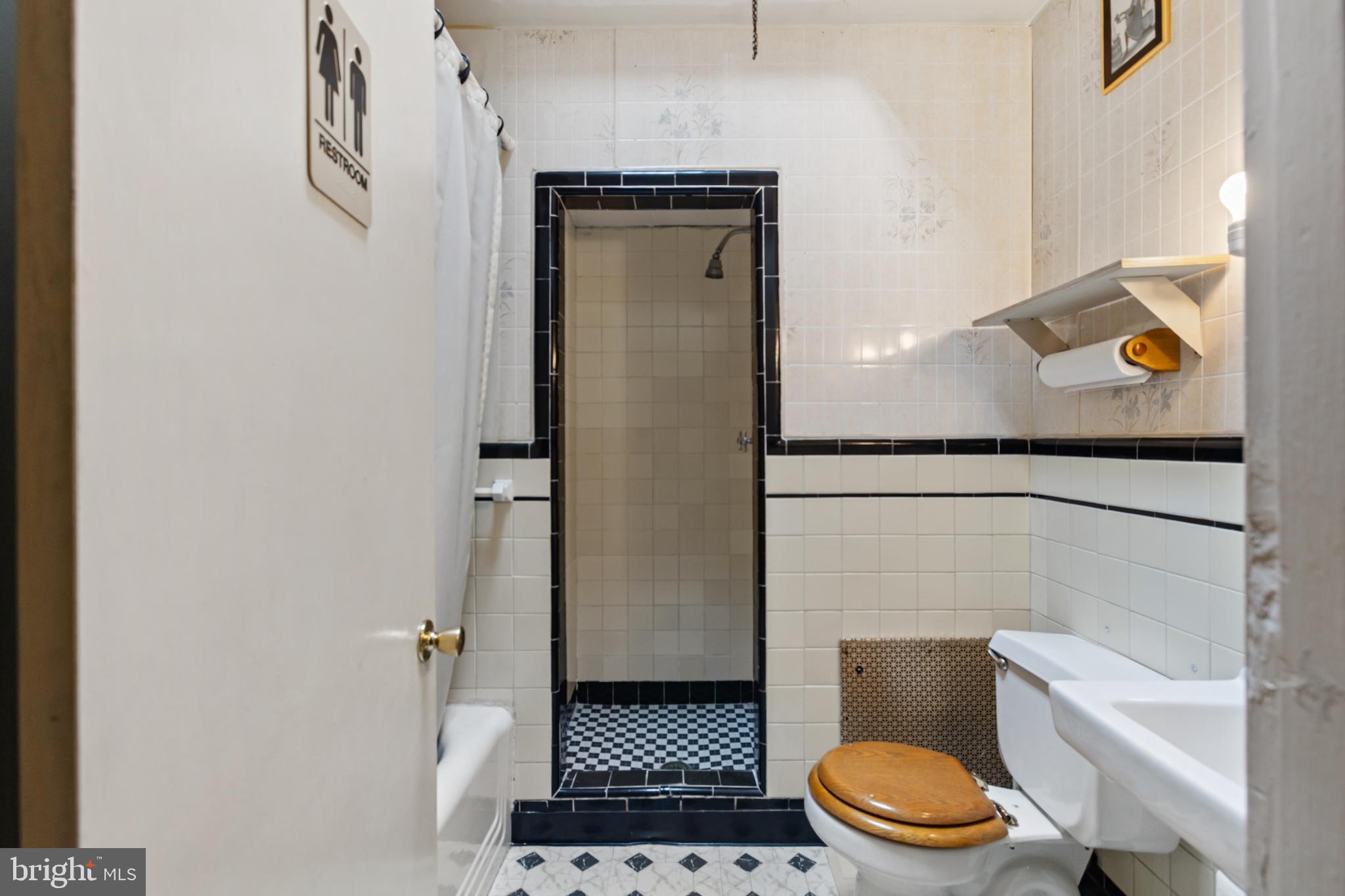 WEST OAK LANE - Commercial Sale