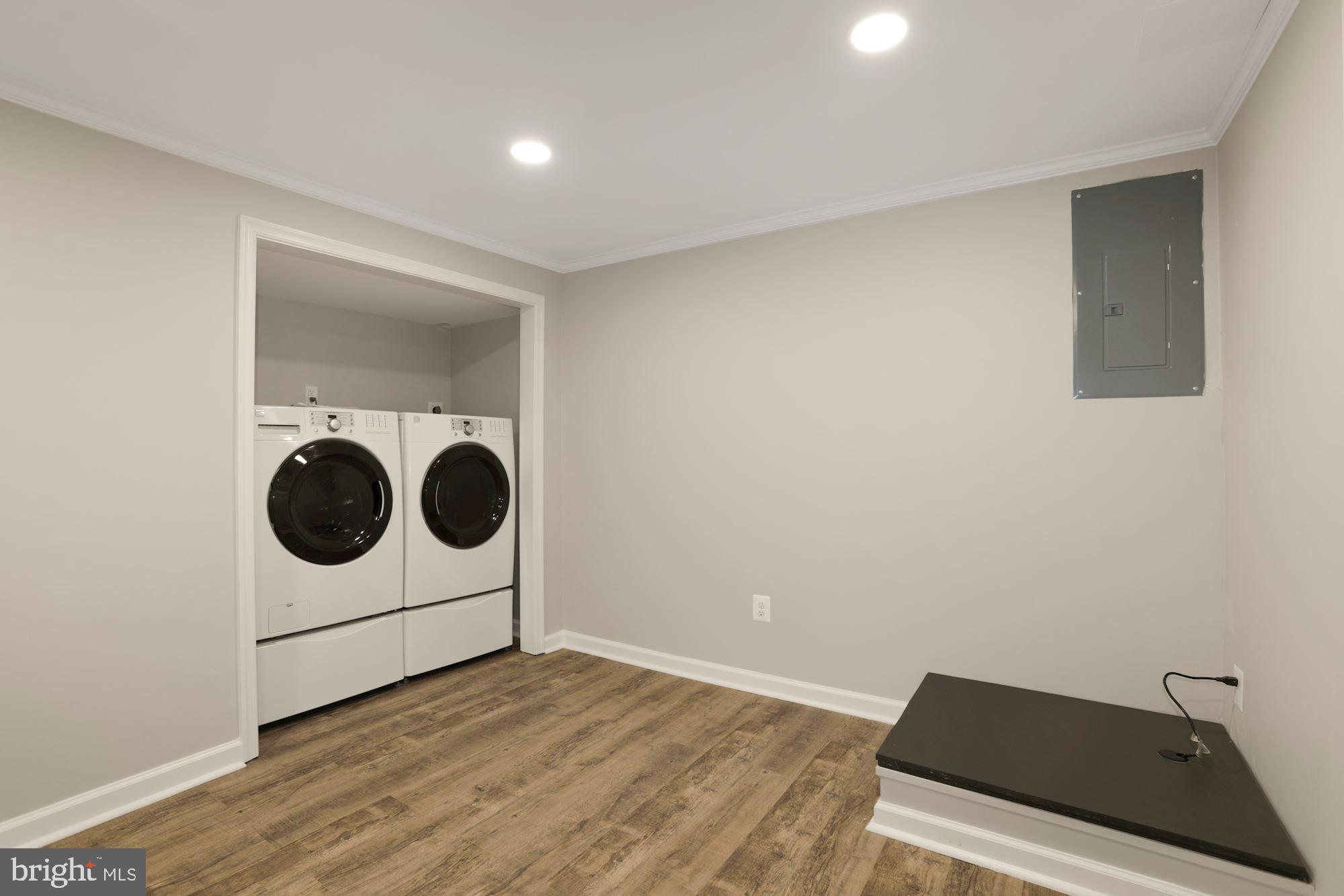 BURKE STATION SQUARE - Residential